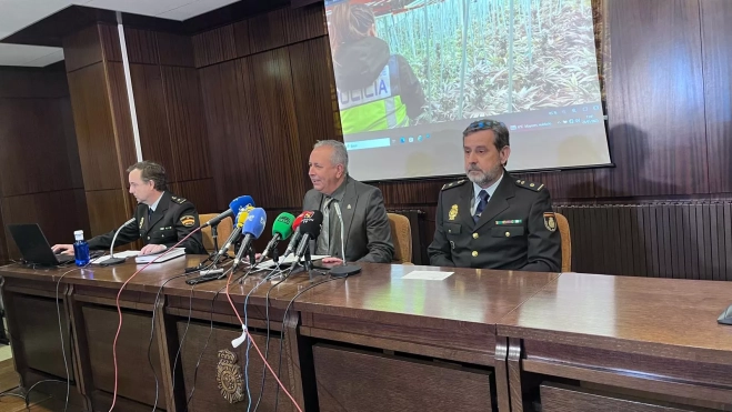 Carlos Campo, en el centro de la imagen, junto a Gabriel Atarés y Carlos Campo, en el centro de la imagen, junto a Gabriel Atarés y