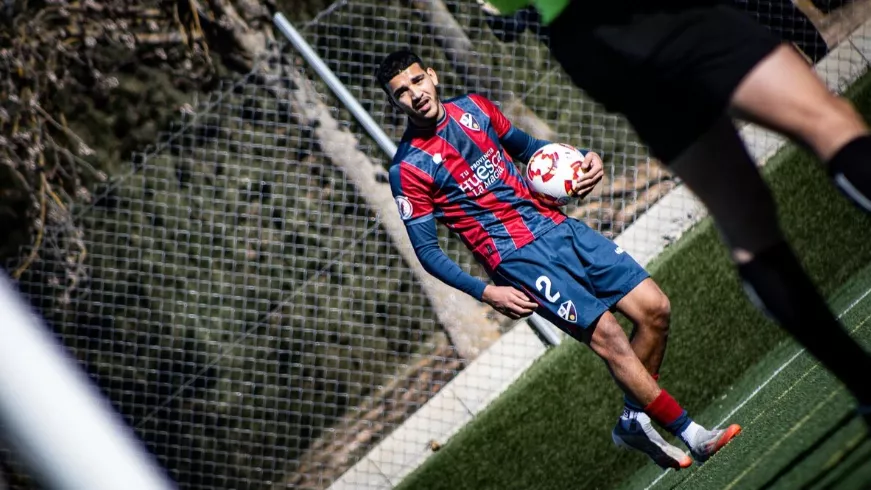 Moha Saadouni, en un partido con el Huesca B. Foto: SD Huesca