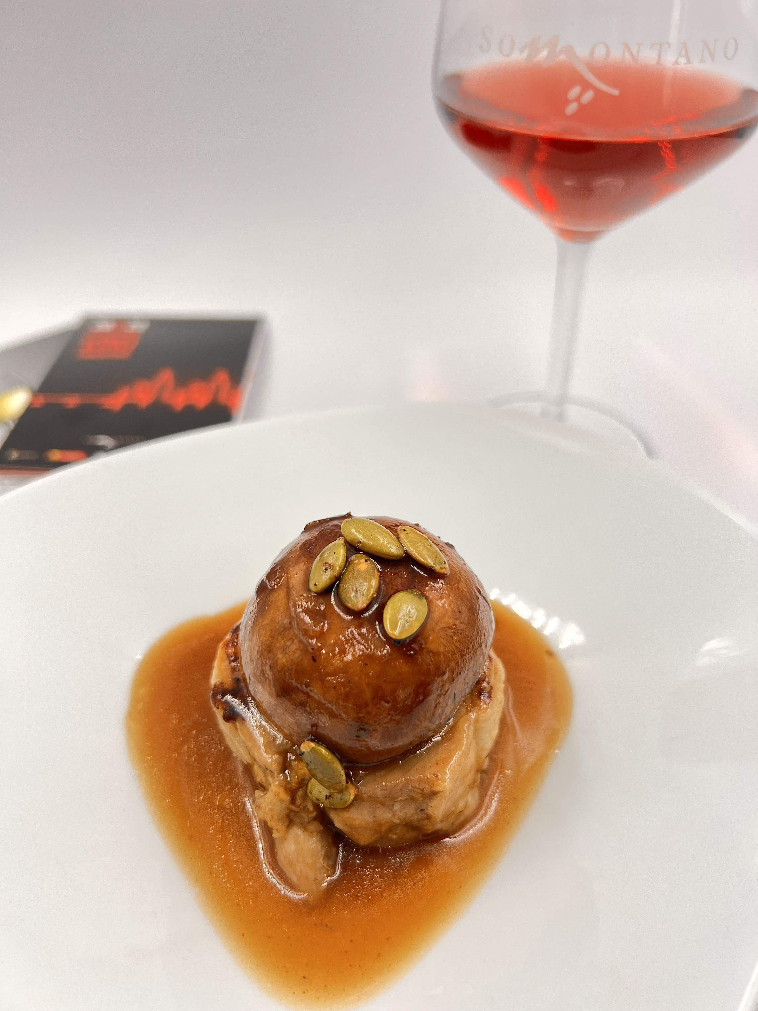 Pollito campero con cremoso de champiñones, jugo tostado y pipas de calabaza del Vero del restaurante Las Torres.