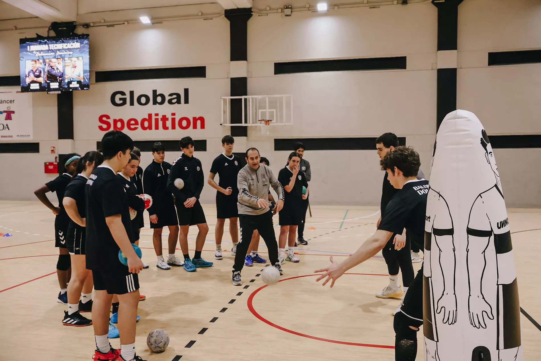 Nolasco, director de lujo en la I Jornada de tecnificación de Bm. Dominicos