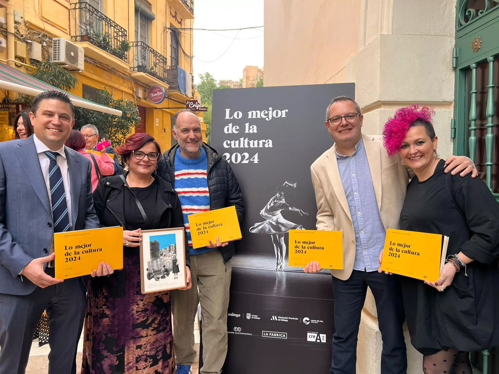 Los Ayuntamientos de Almudévar y Ayerbe representados por sus alcaldes y concejalas de Cultura, junto al programador cultural del Festival Luís Lles.
