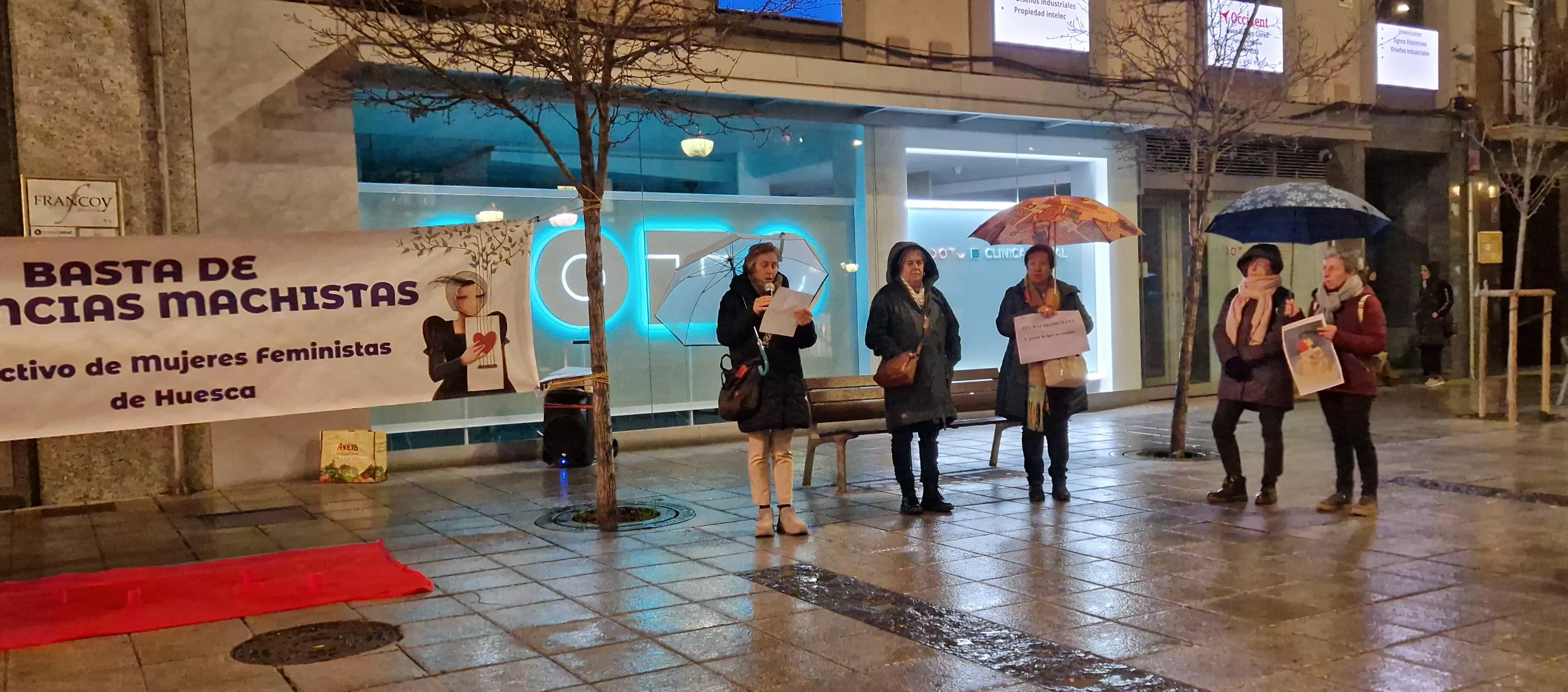 Concentración mensual en Huesca contra las violencias machistas. Foto Myriam Martínez