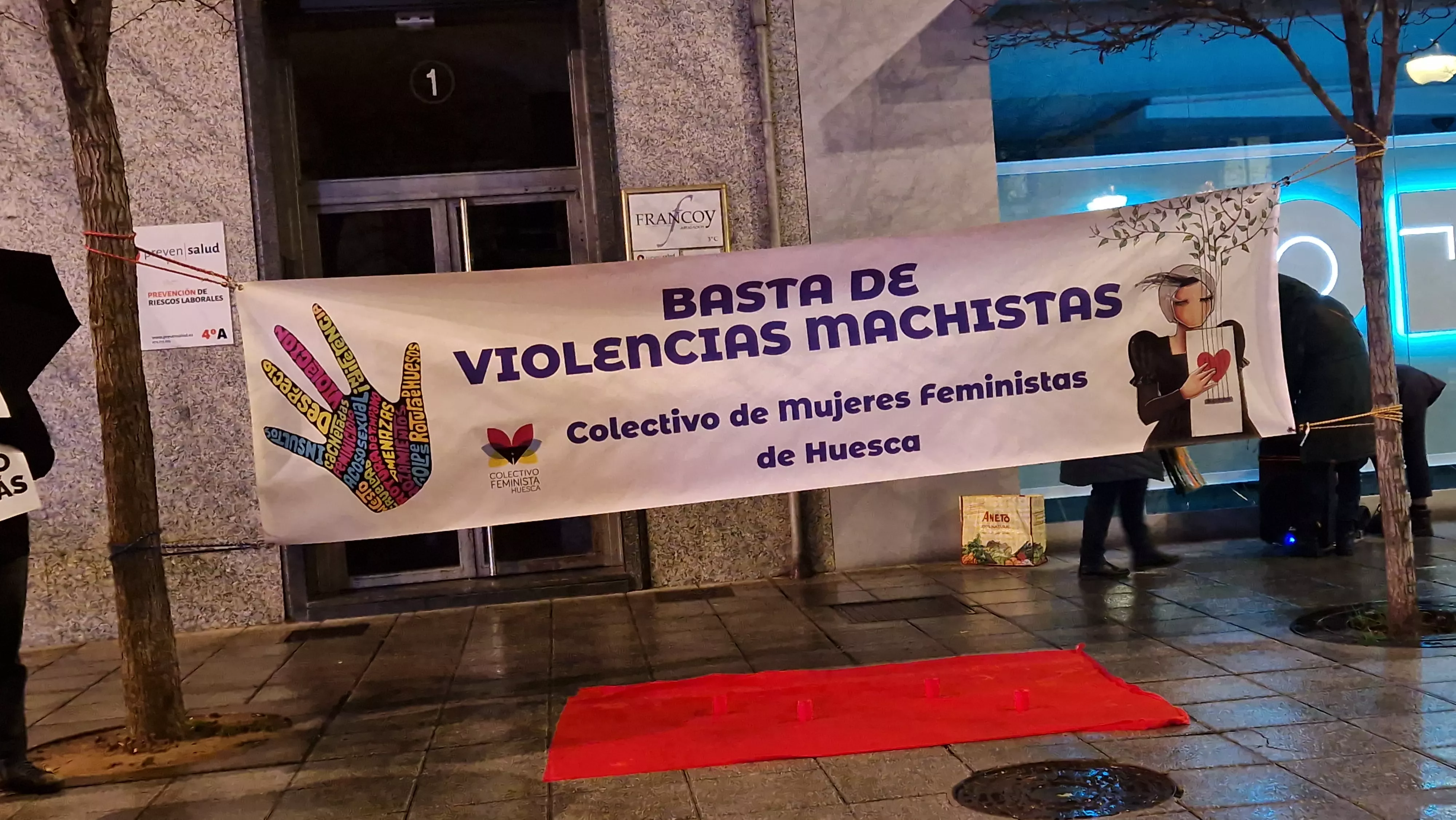 Concentración mensual en Huesca contra las violencias machistas. Foto Myriam Martínez