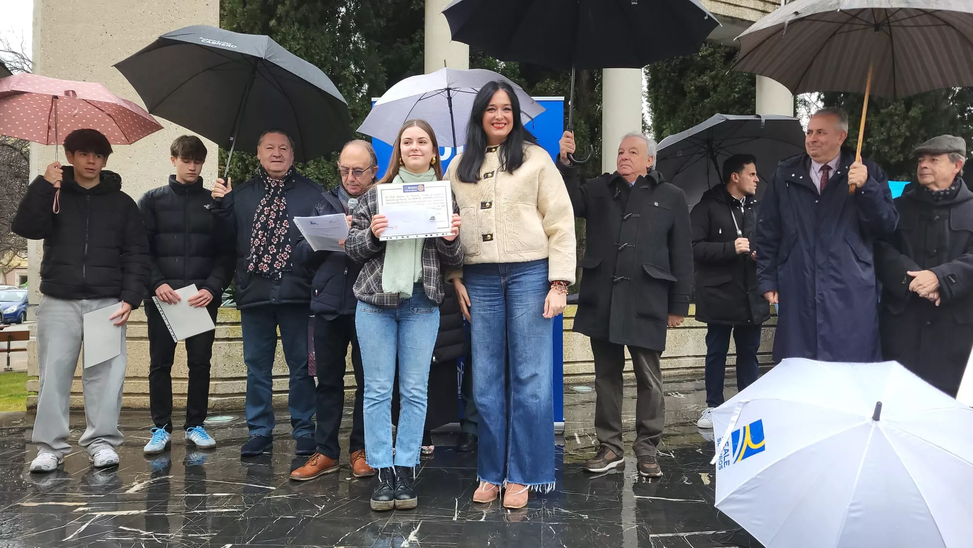 La estudiante de Santa Ana Martina Ausocua gana el premio de redacción que lee en presencia de autoridades en el monumento conmemorativo de la paz