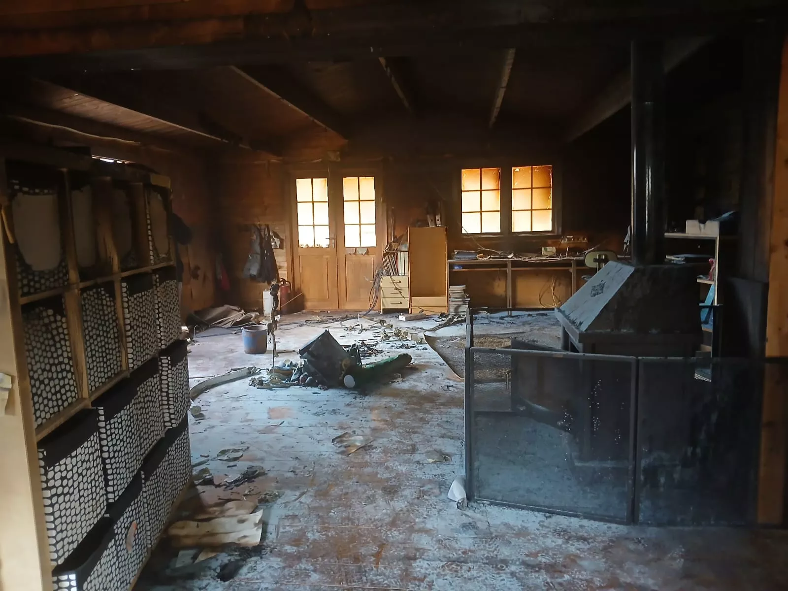 Imagen del estado tras el incendio de una de las aulas de Caneto.