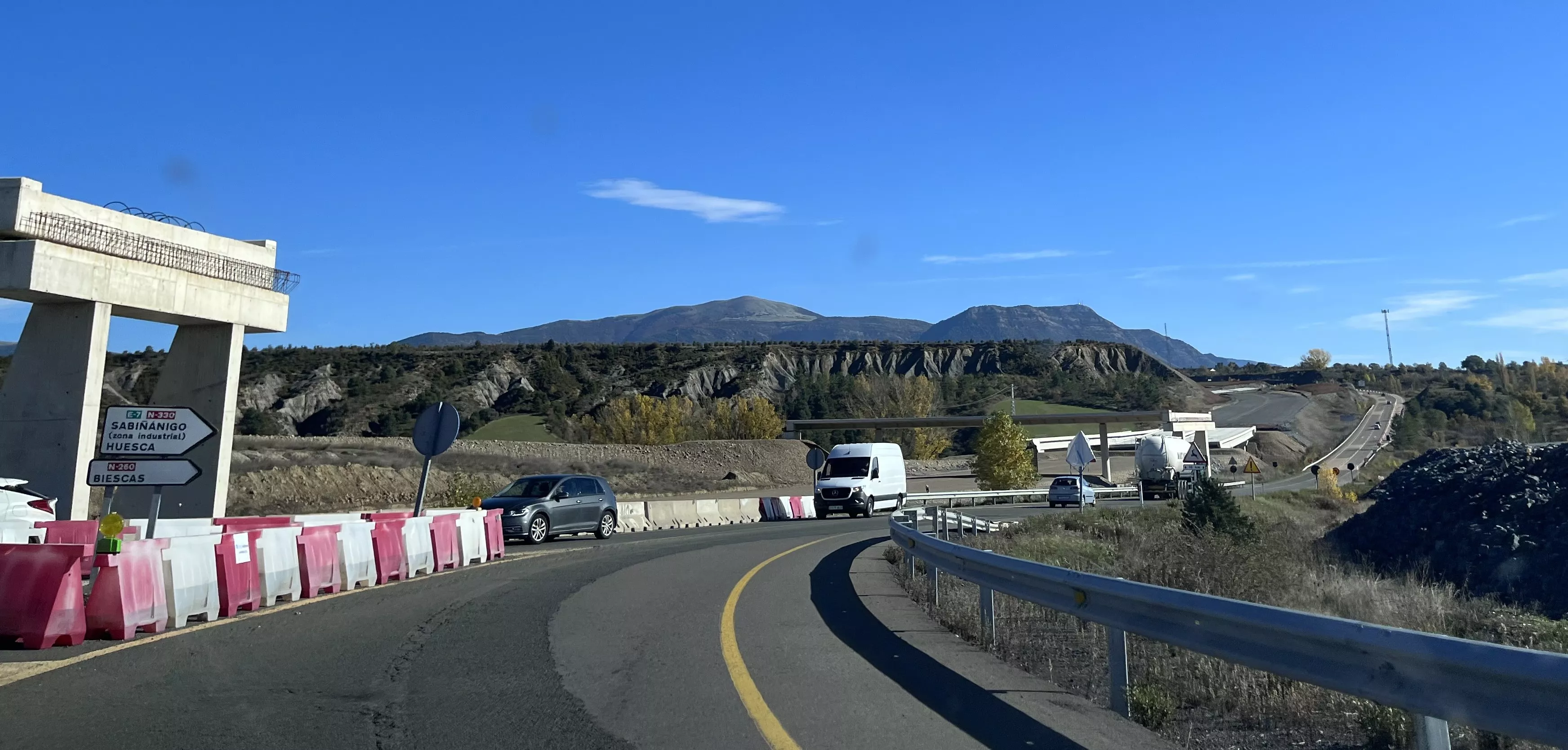 Complicaciones en el tráfico de la N-330 en Sabiñánigo por las obras de la A-23.