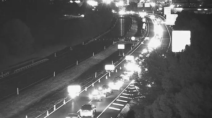 Cámara de la DGT que muestra el estado de la A-23 a su paso por Huesca en la tarde de este viernes.