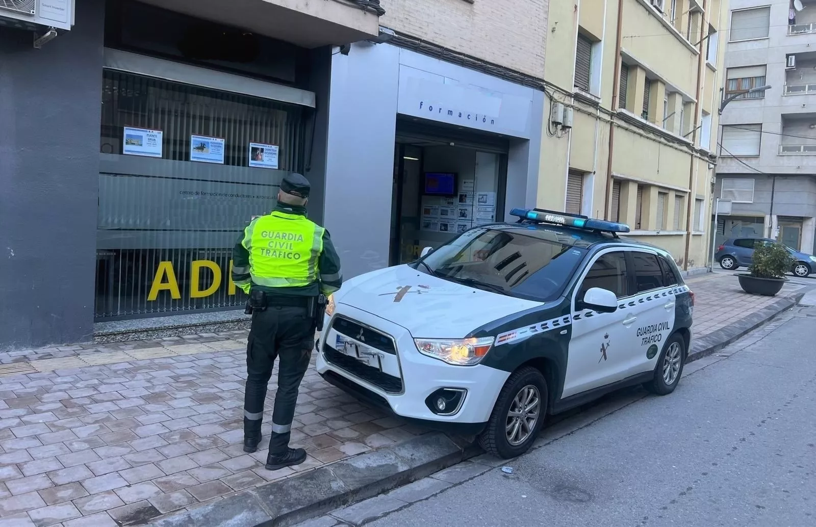 La Guardia Civil, junto al centro de formación en Monzón