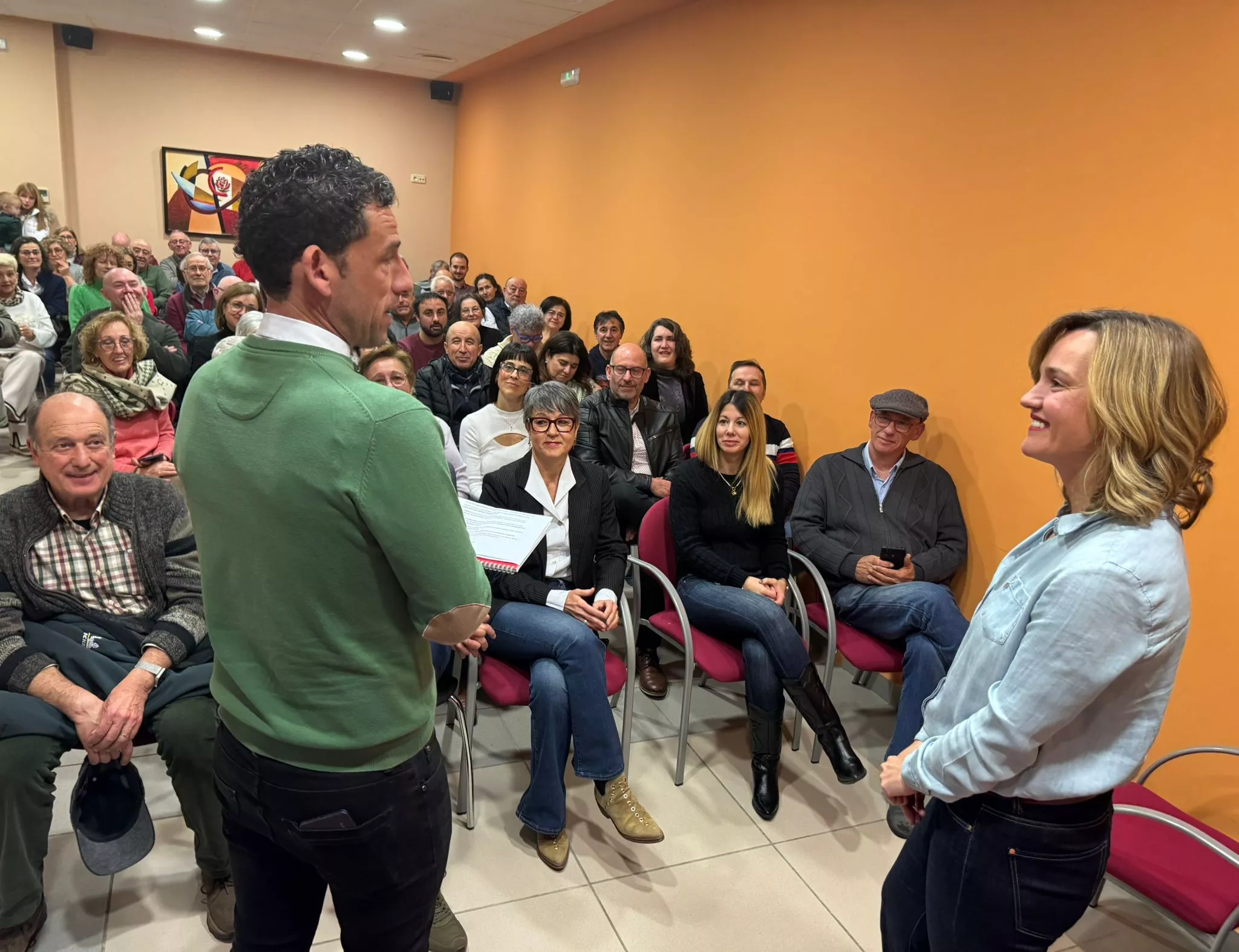 Pilar Alegría con Luis Morillo, secretario general del PSOE en Binéfar