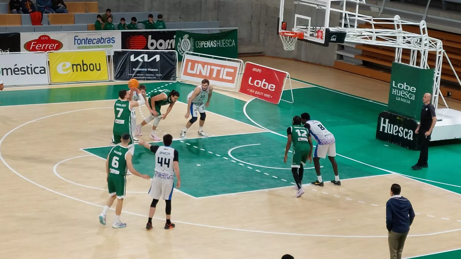 Shelist tira a canasta para Lobe Huesca la Magia