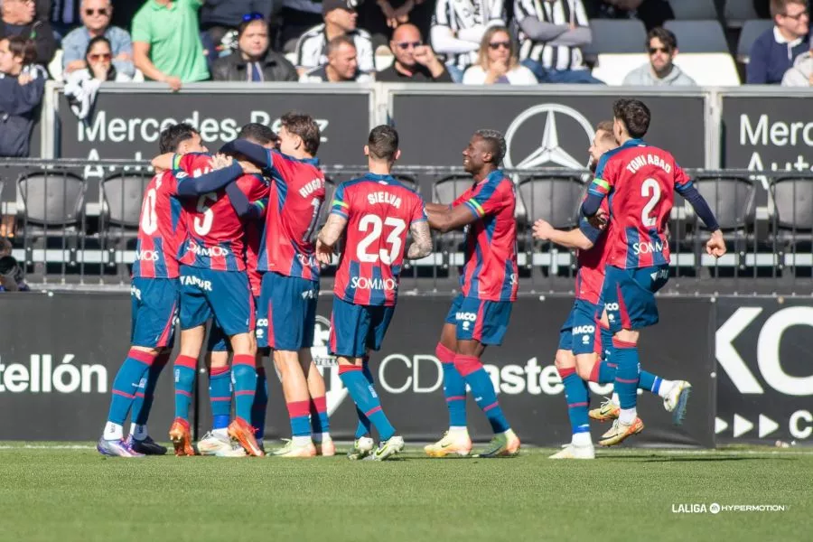 Los jugadores del Huesca celebran el gol de Loureiro ante el Castellón. Foto: LaLiga