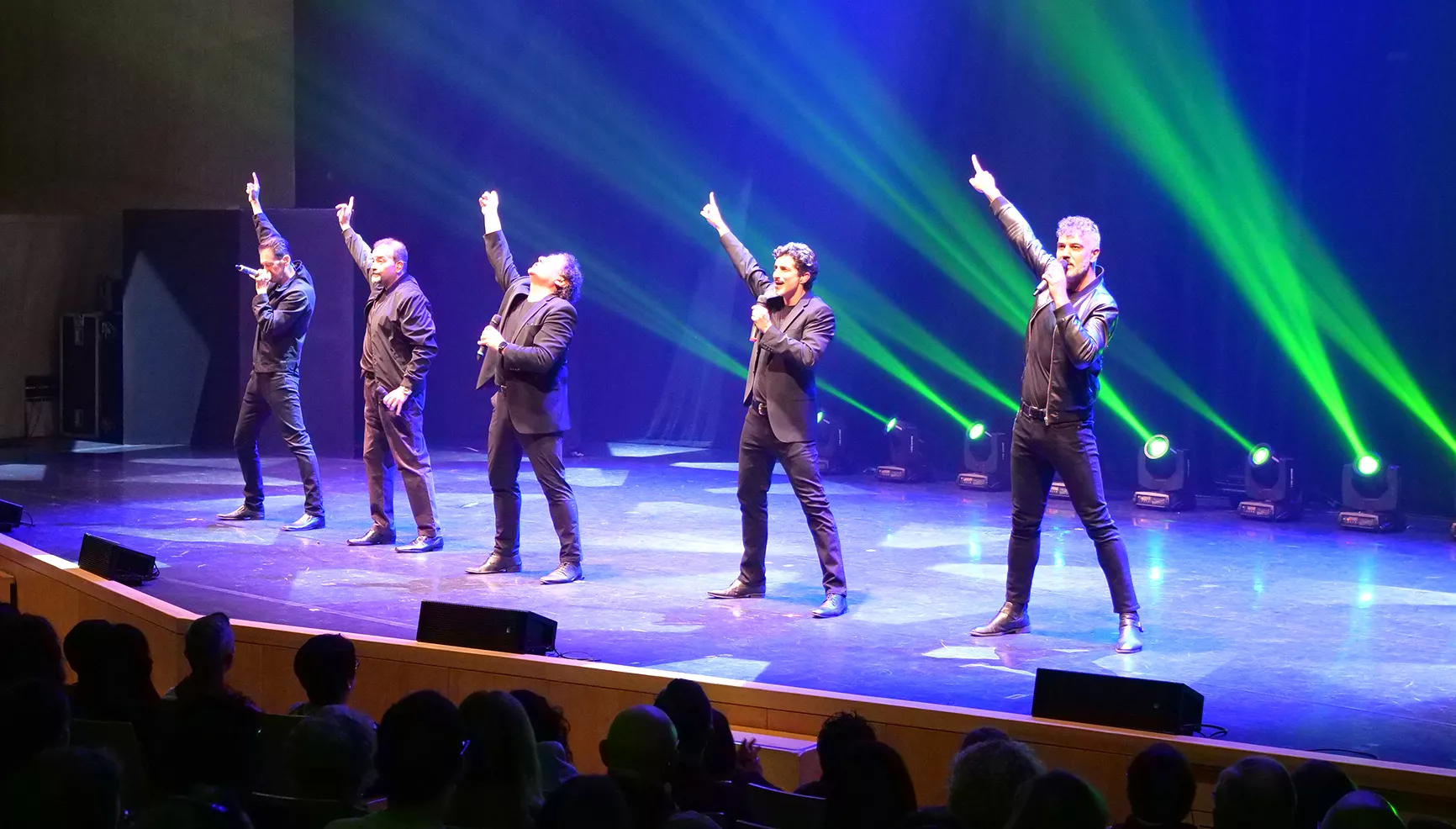 B Vocal durante su actuación en Madrid.