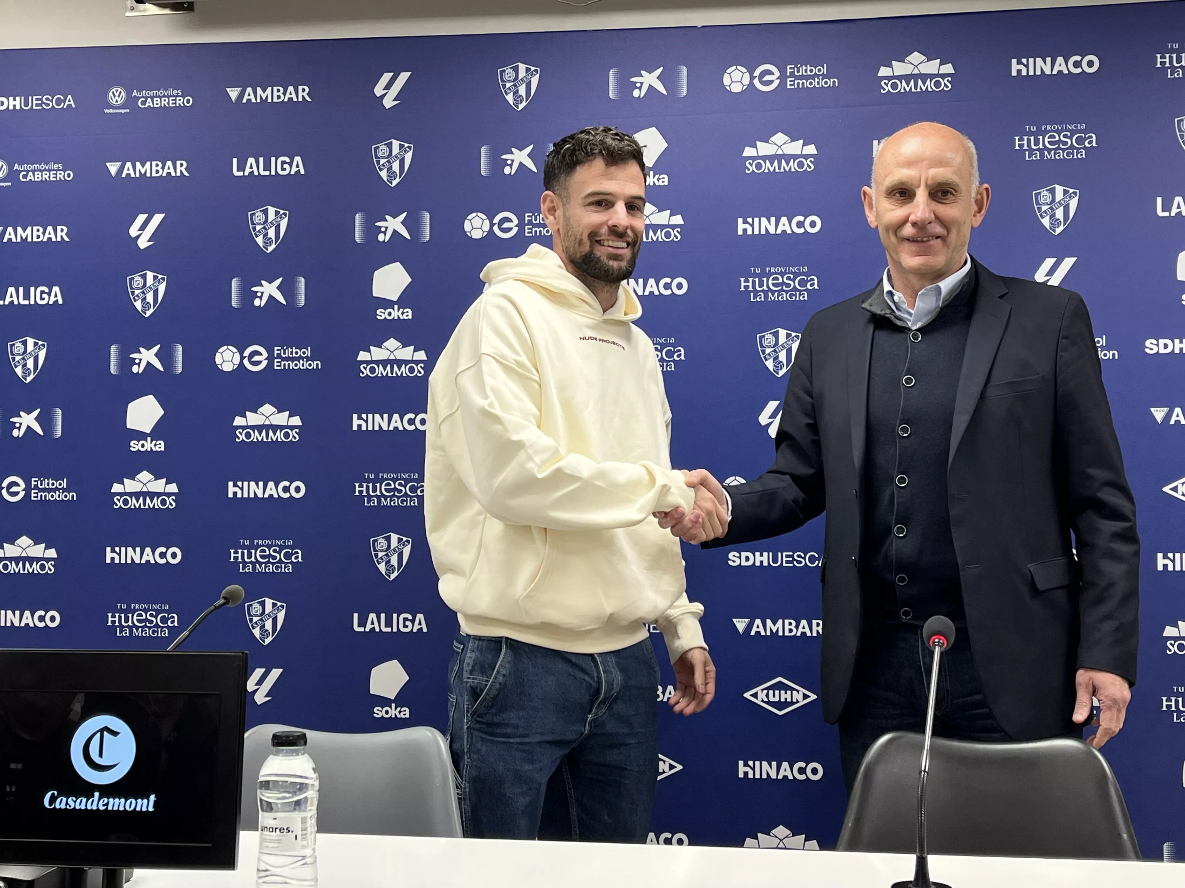 Moi Delgado, en su presentación junto a Ángel Martín González: ""Soy optimista con algunas renovaciones, con otras menos". Foto: Adri Mora