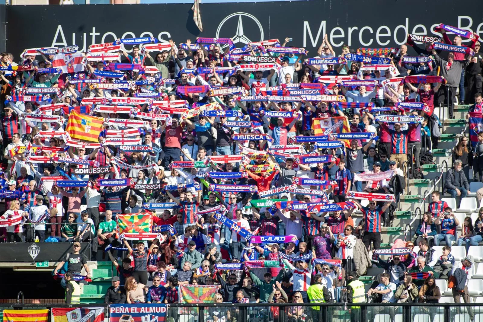 Y Castalia se tiñó de azulgrana: "Huesca ha recuperado la ilusión por el fútbol"