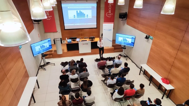 Jesús Viñuales, de ACF Innove, imparte formación en Acciona en Pamplona Jesús Viñuales, de ACF Innove, imparte formación en Acciona en Pamplona