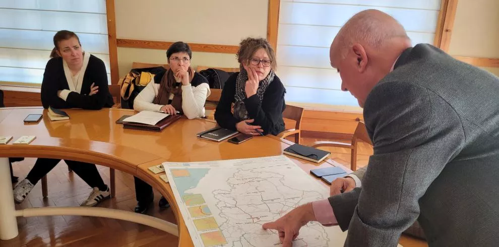 Miguel Ángel Arminio con la presidenta de la Comarca de La Hoya y alcaldes.