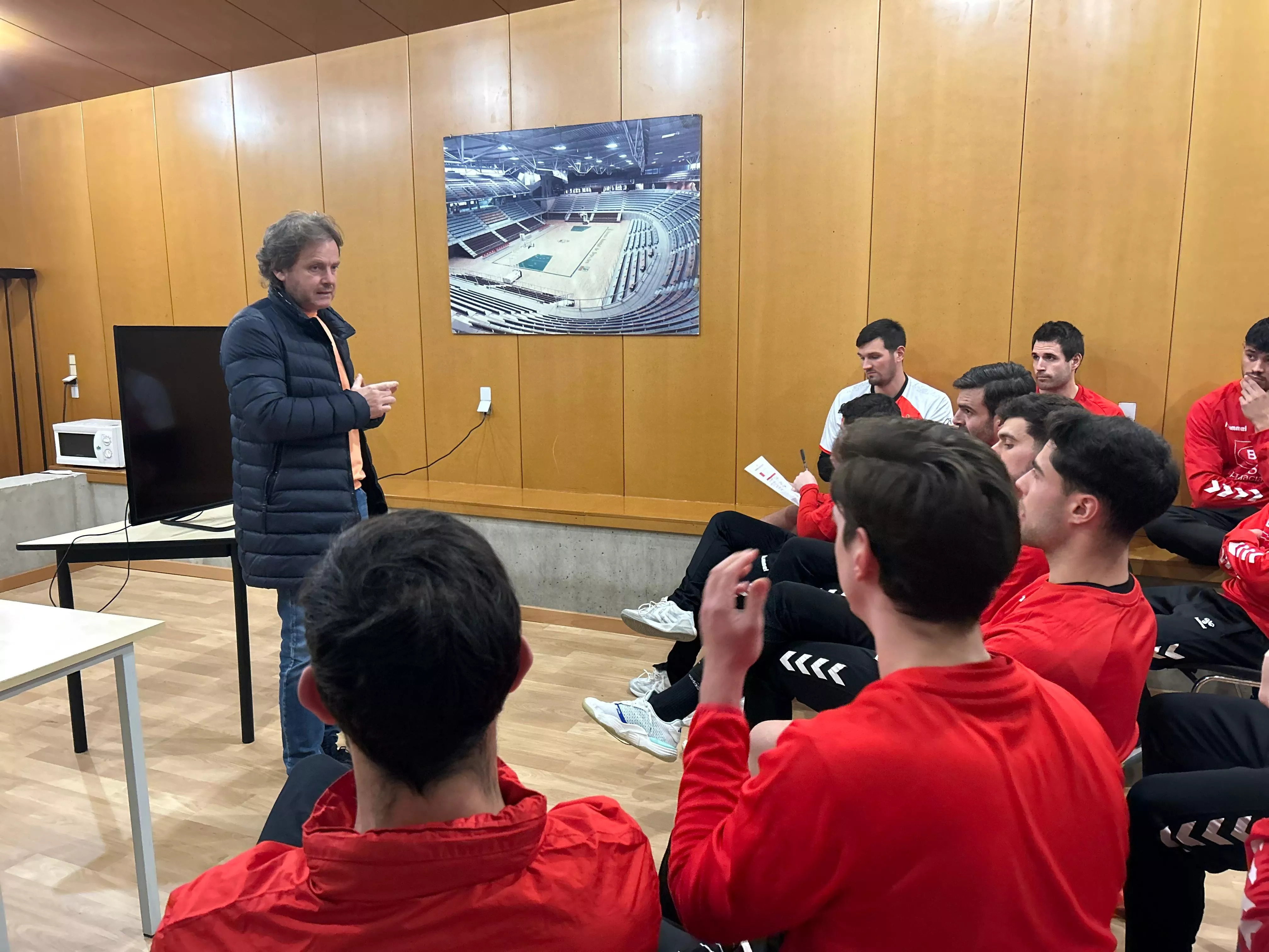 Imágenes del taller de integridad impartido por LaLiga a Bada Huesca