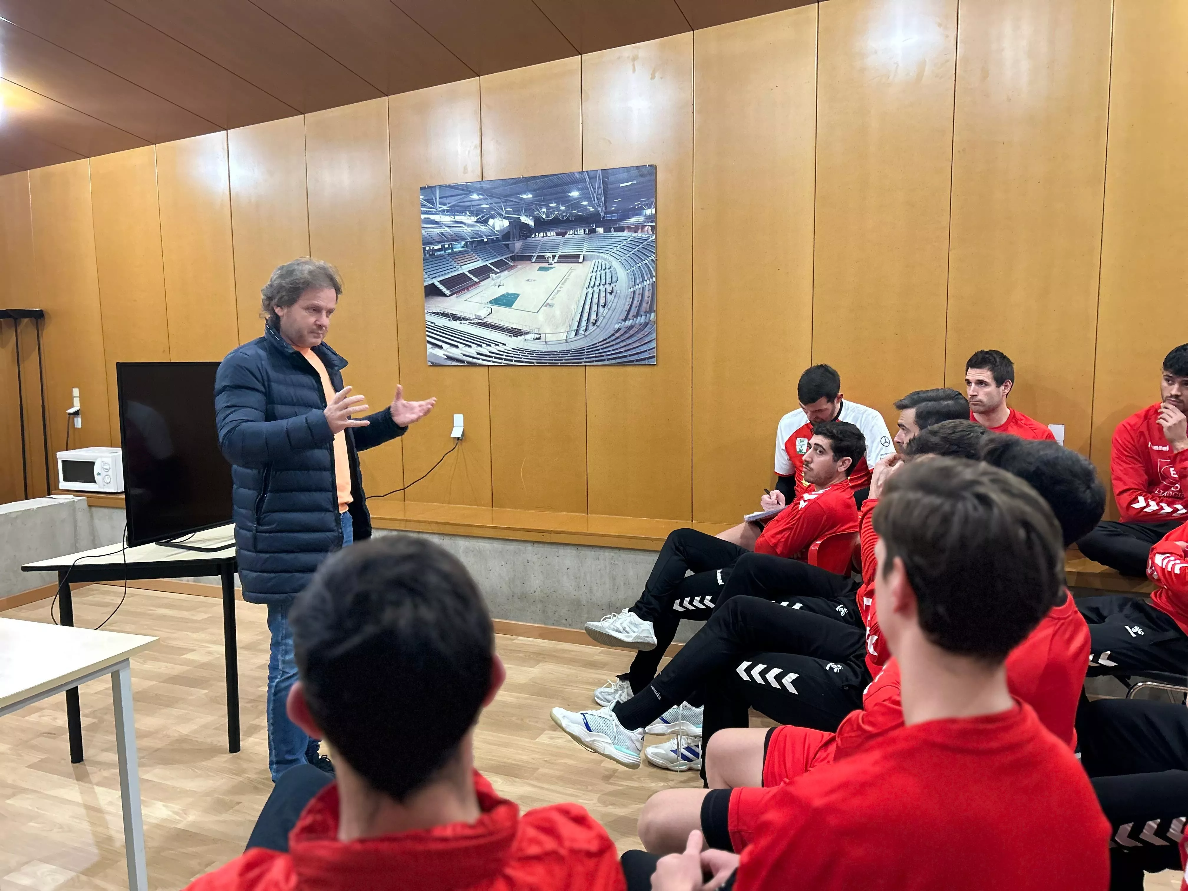 Imágenes del taller de integridad impartido por LaLiga a Bada Huesca