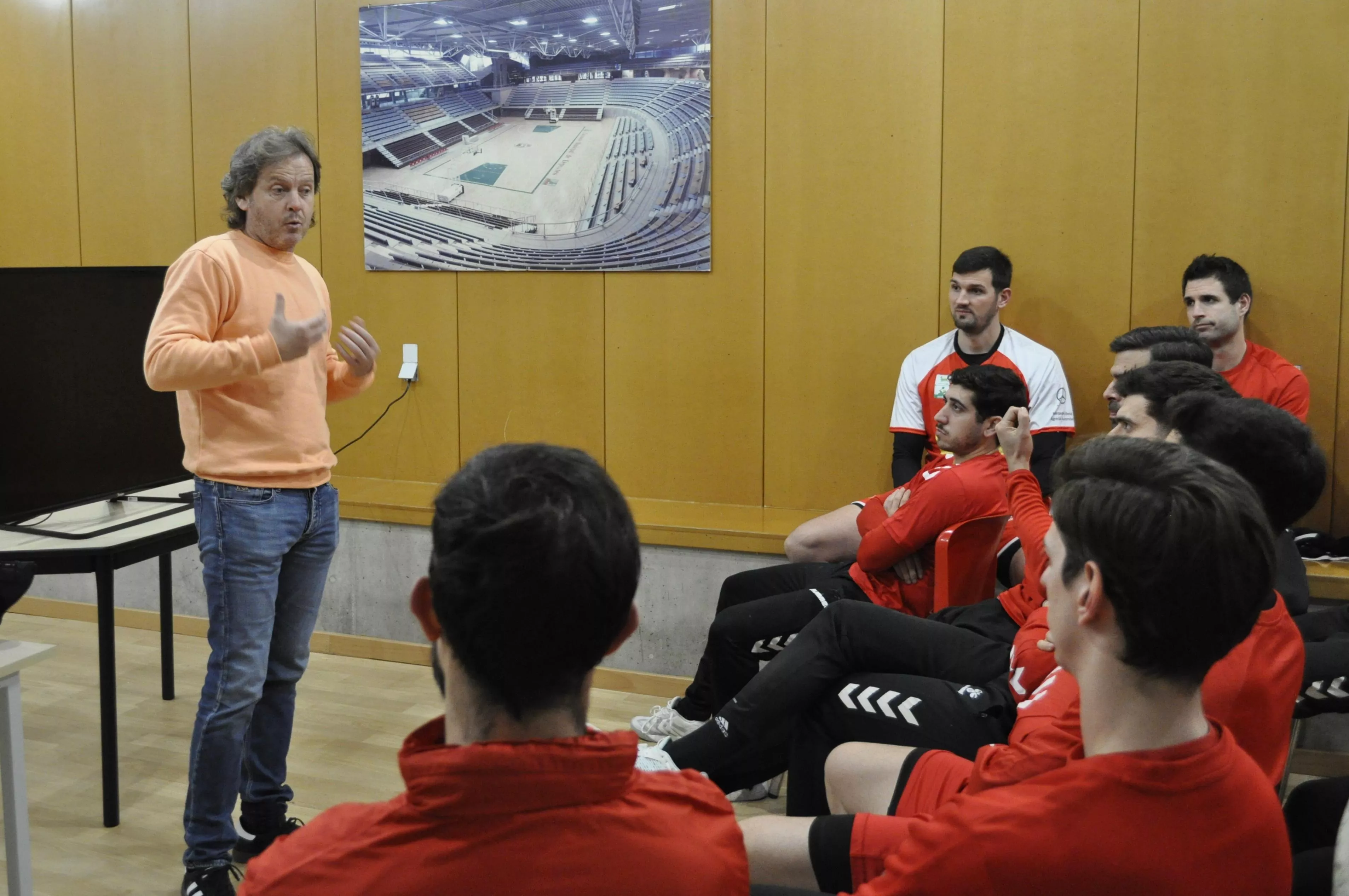 Imágenes del taller de integridad impartido por LaLiga a Bada Huesca