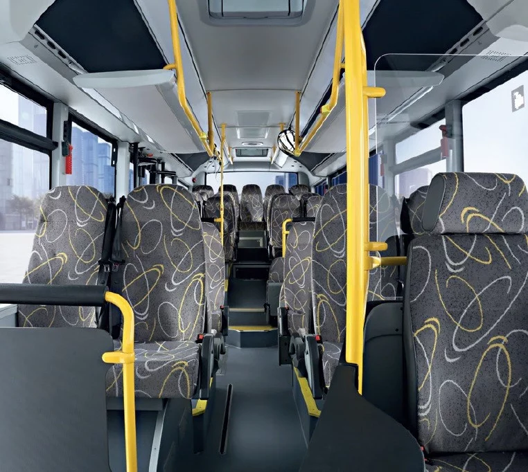 Interior de un autobús urbano.