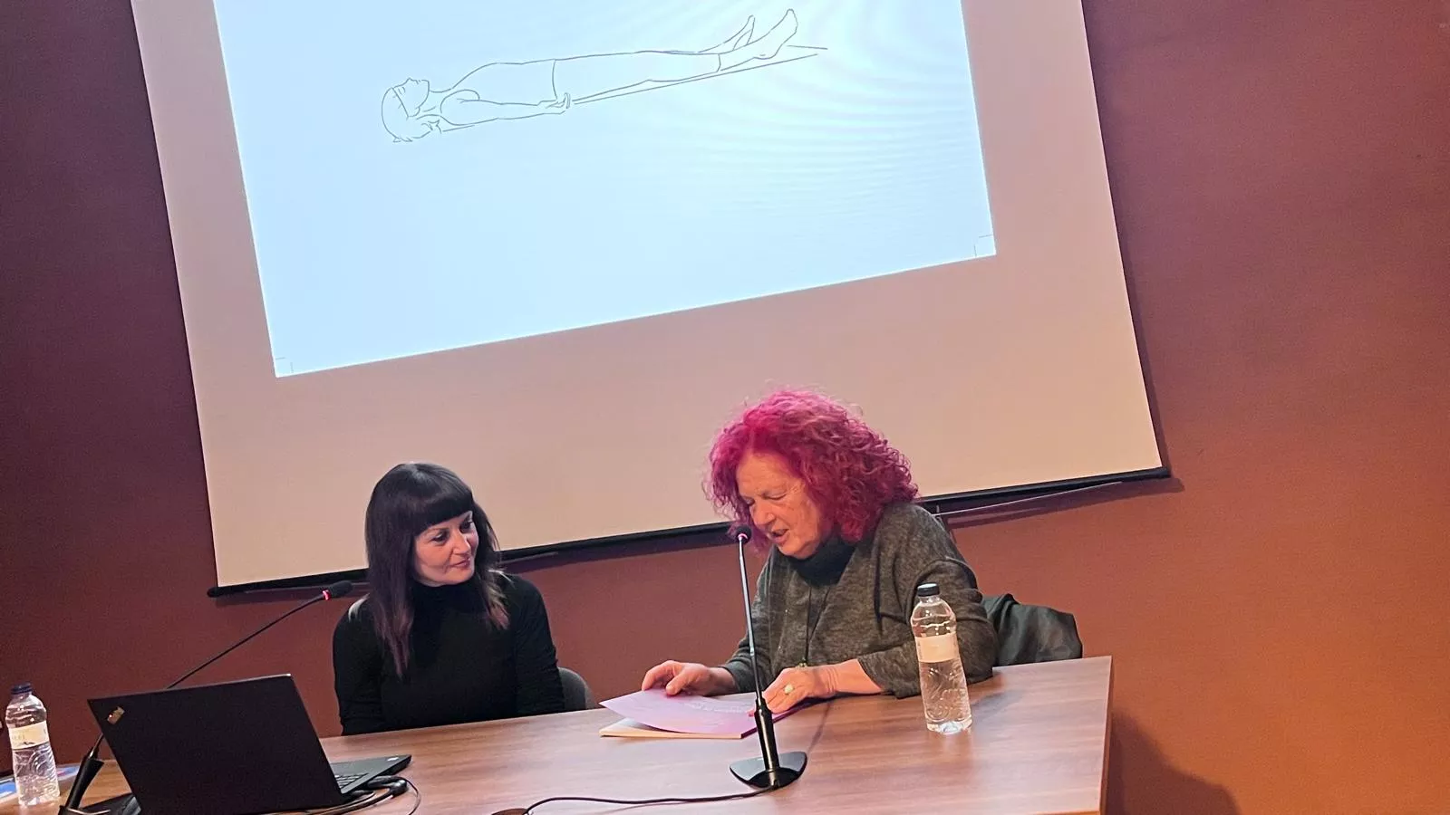 Presentación del libro de Estela Puyuelo 'La maestra de yoga'. Foto Mercedes Manterola