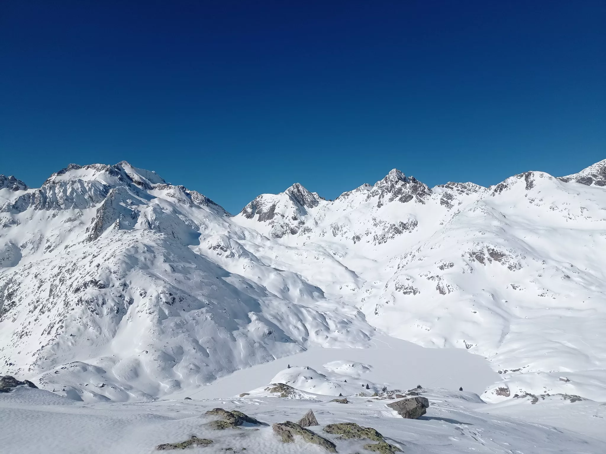 La nieve regresa al Pirineo este viernes. Foto: Refugio de los Ibones de Bachimaña