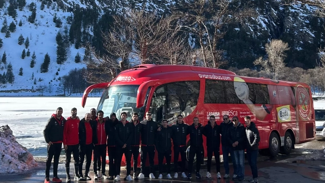 Los jugadores del Balonmano Huesca, en el Balneario Los jugadores del Balonmano Huesca, en el Balneario