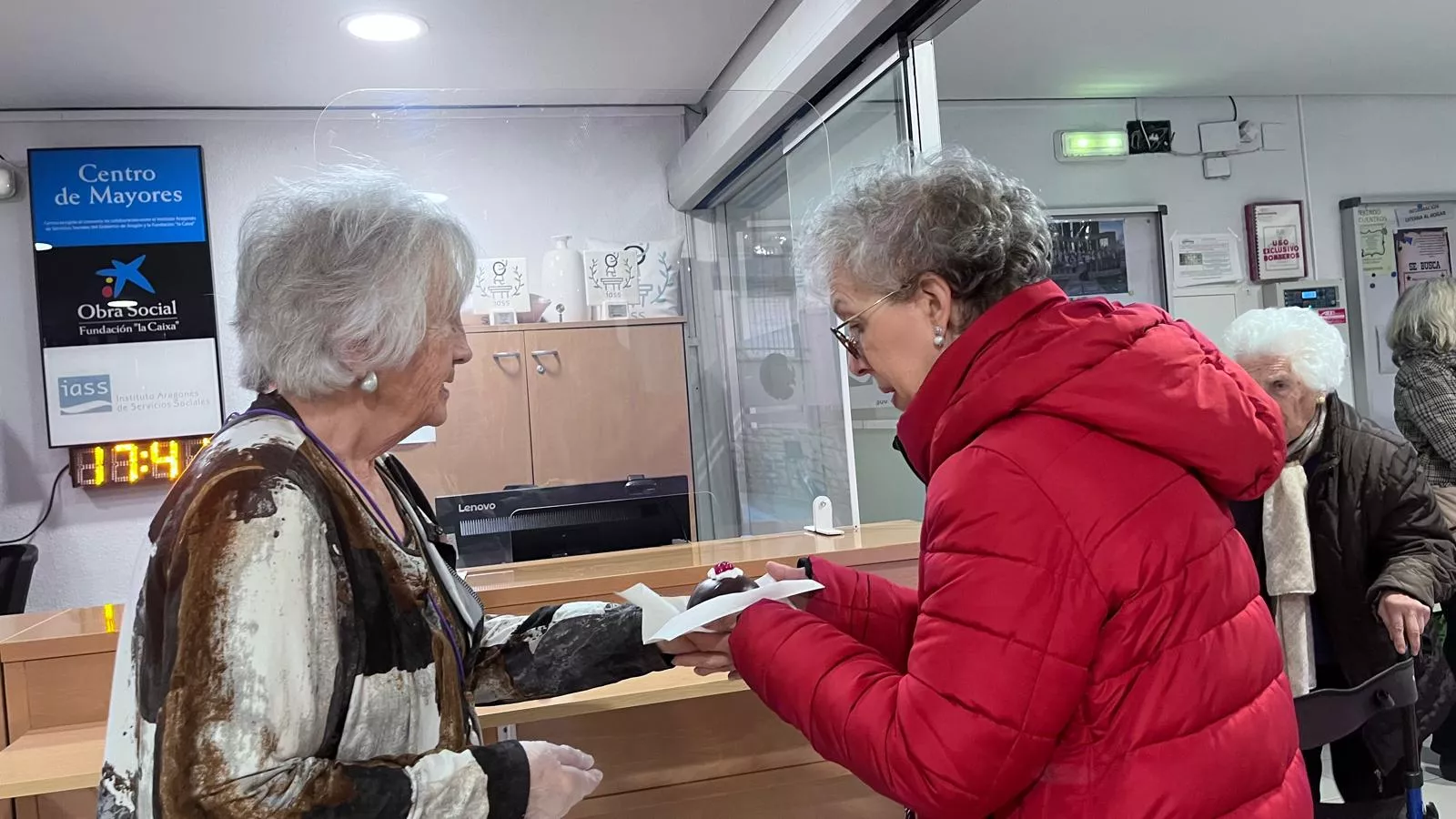 Celebración de Santa Águeda en el Hogar de Mayores del IASS de Huesca. Foto Mercedes Manterola