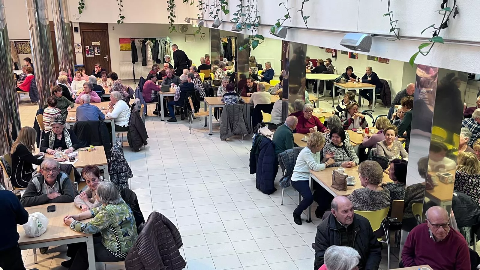Celebración de Santa Águeda en el Hogar de Mayores del IASS de Huesca. Foto Mercedes Manterola