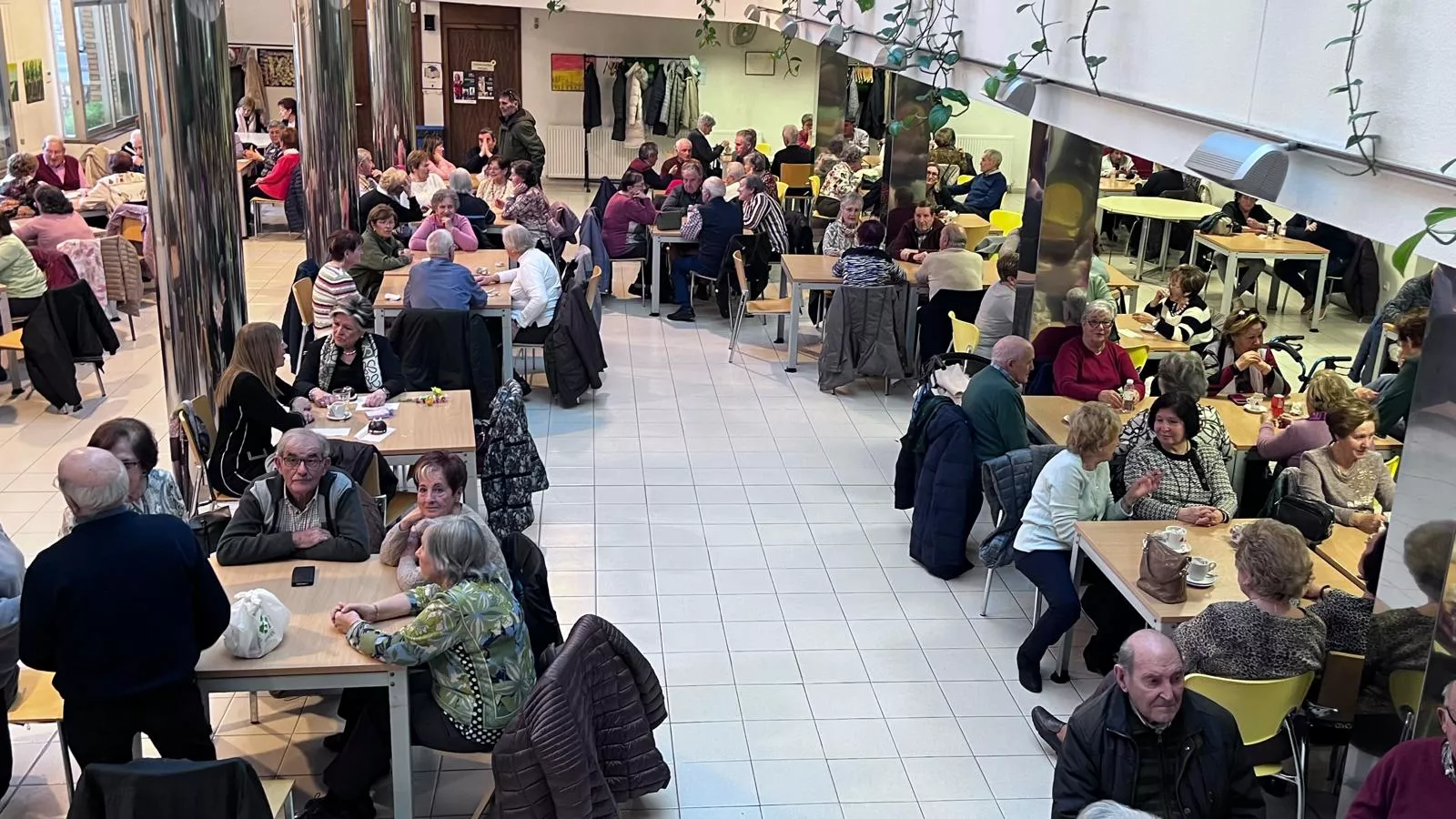 Celebración de Santa Águeda en el Hogar de Mayores del IASS de Huesca. Foto Mercedes Manterola