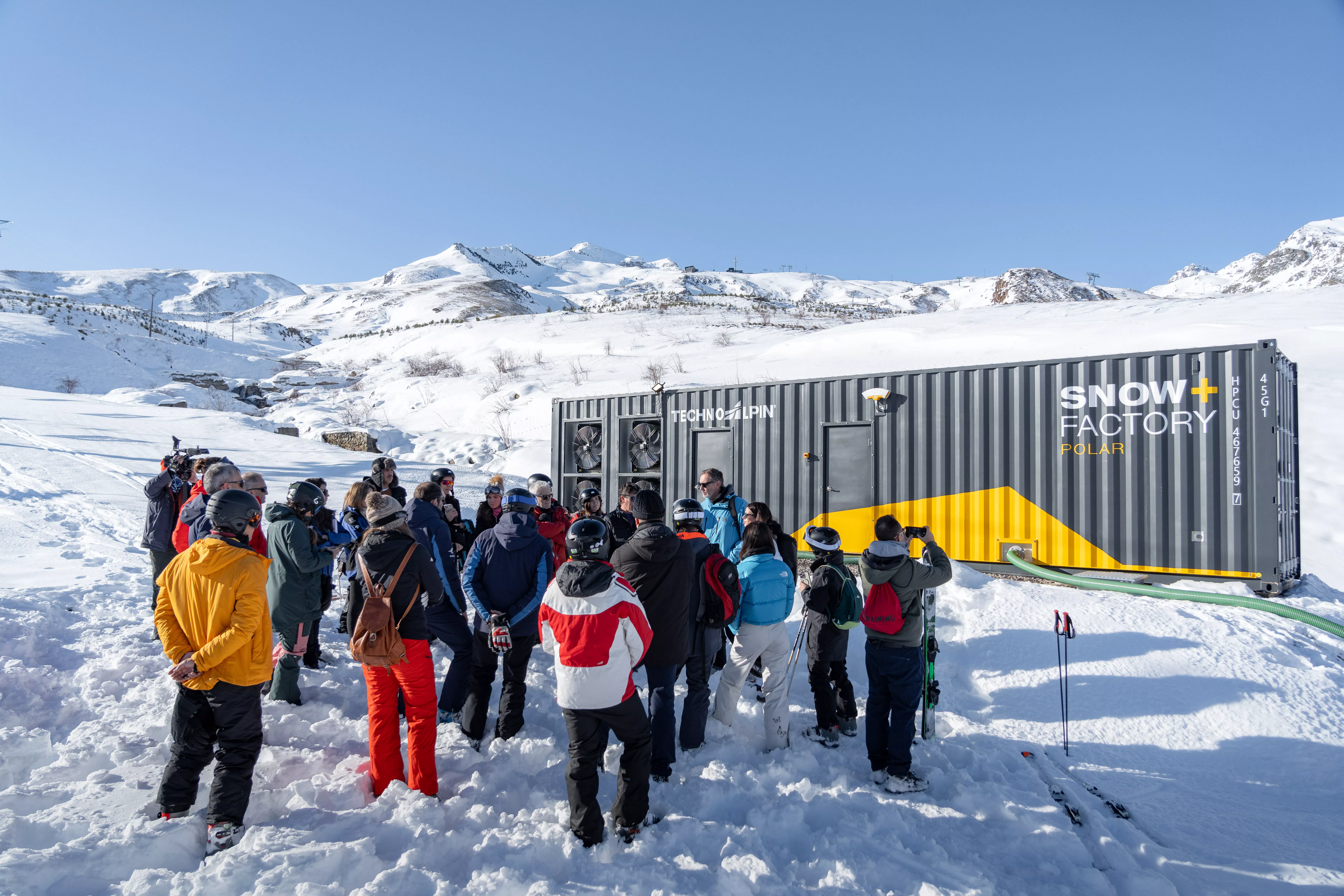 Los participantes en las jornadas durante la visita a la Snow Factory de Formigal-Panticosa.