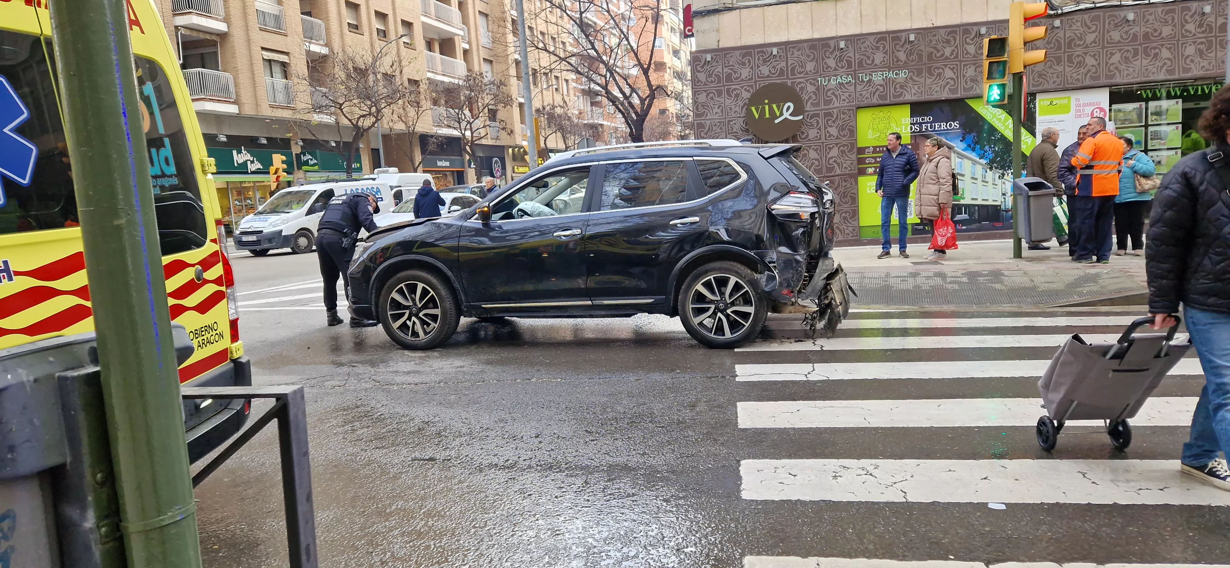 Accidente con tres coches implicados en la calle Zaragoza con Cavia. Foto Myriam Martínez