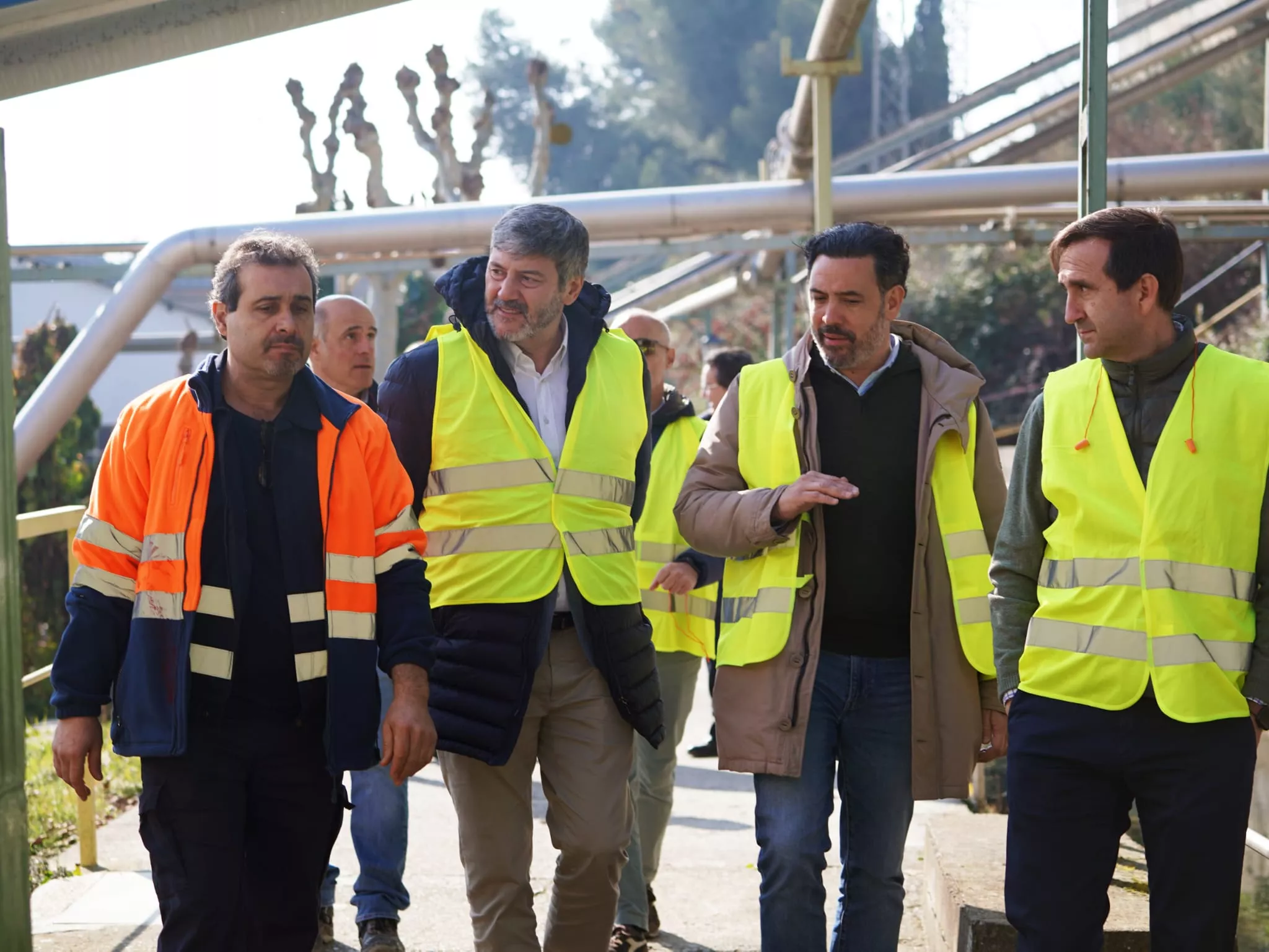 Autoridades del PP en la visita a una de las empresas que precisan la cogeneración