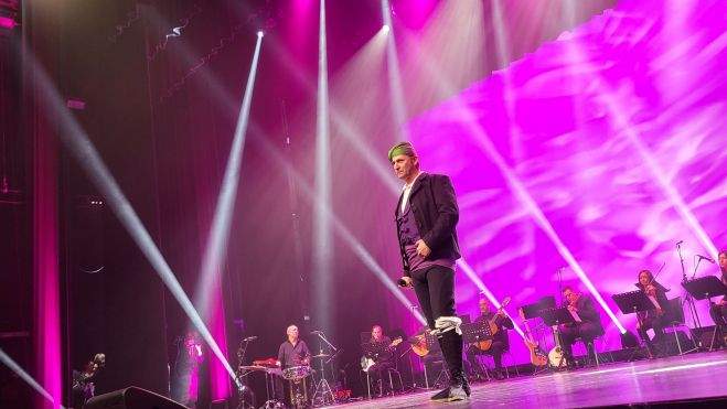 Roberto Ciria, muy aplaudido por su iniciativa y por su voz. Foto Myriam Martínez Roberto Ciria, muy aplaudido por su iniciativa y por su voz. Foto Myriam Martínez