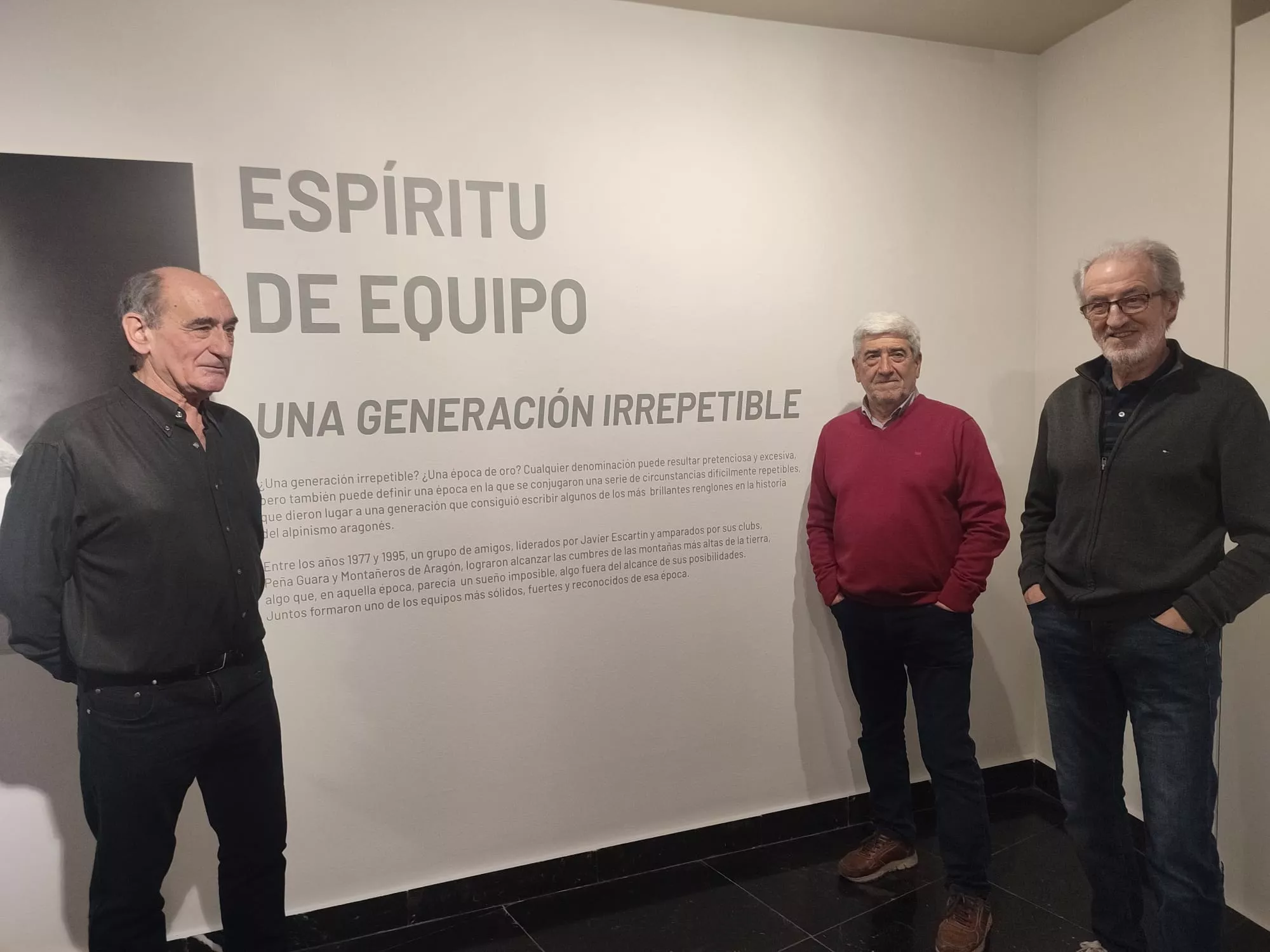 Manolo Avellanas, Manolo Bara y Lorenzo Ortas. Inauguración de la exposición “Espíritu de equipo, una generación irrepetible”. Foto Myriam Martínez Iriarte