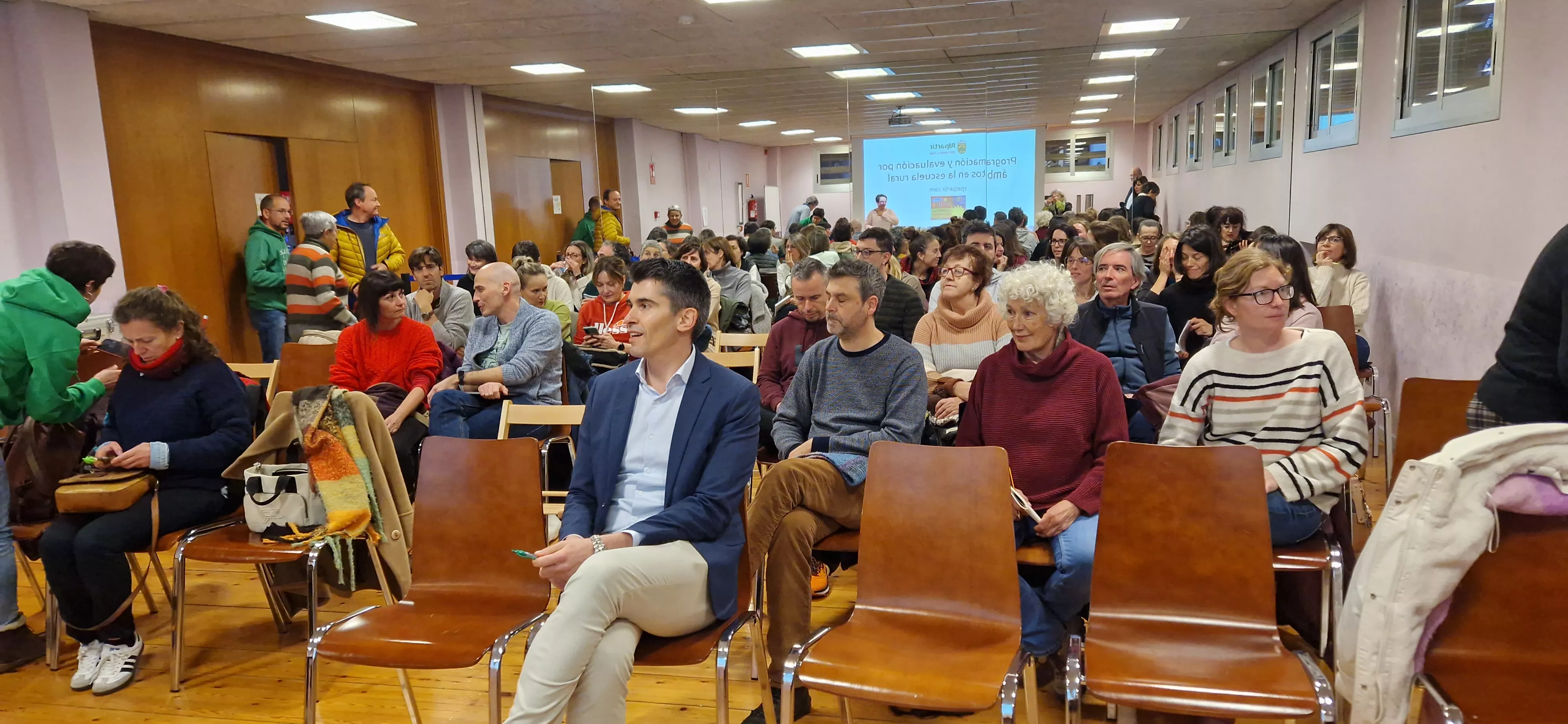 Martín Pinos y Juan Antonio Rodríguez Bueno han abordado diversos aspectos de la evaluación educativa