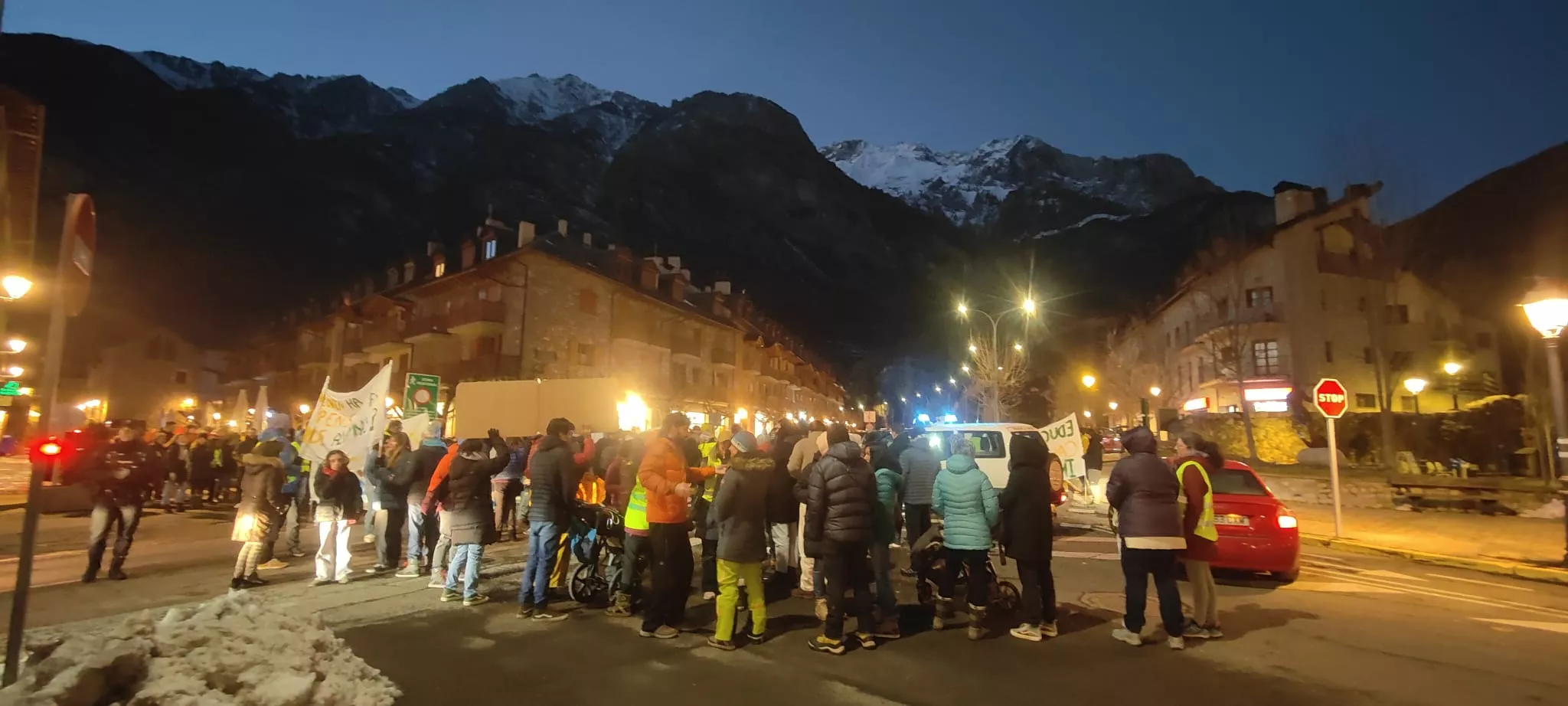 Nueva concentración en Benasque contra una nueva sección delegada del instituto.