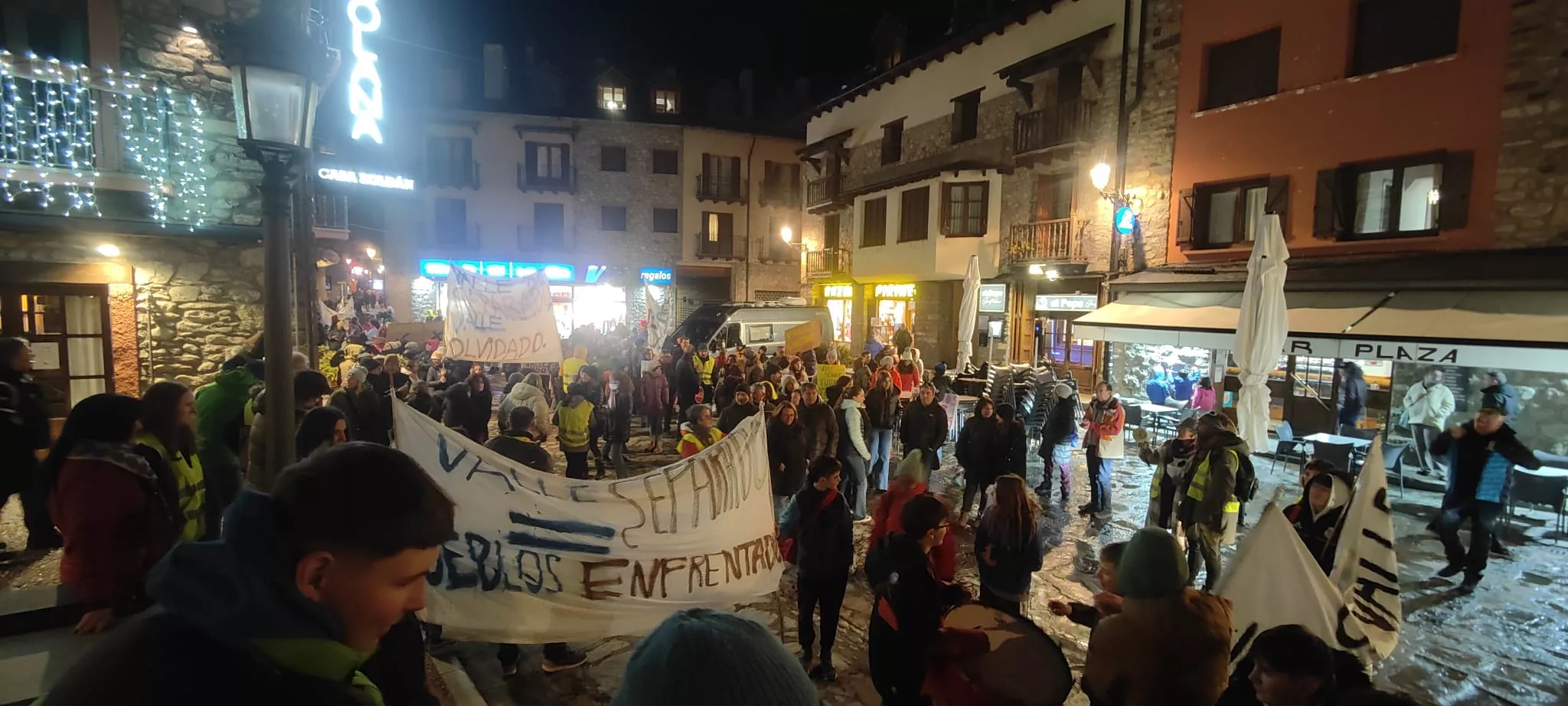 Nueva concentración en Benasque contra una nueva sección delegada del instituto.