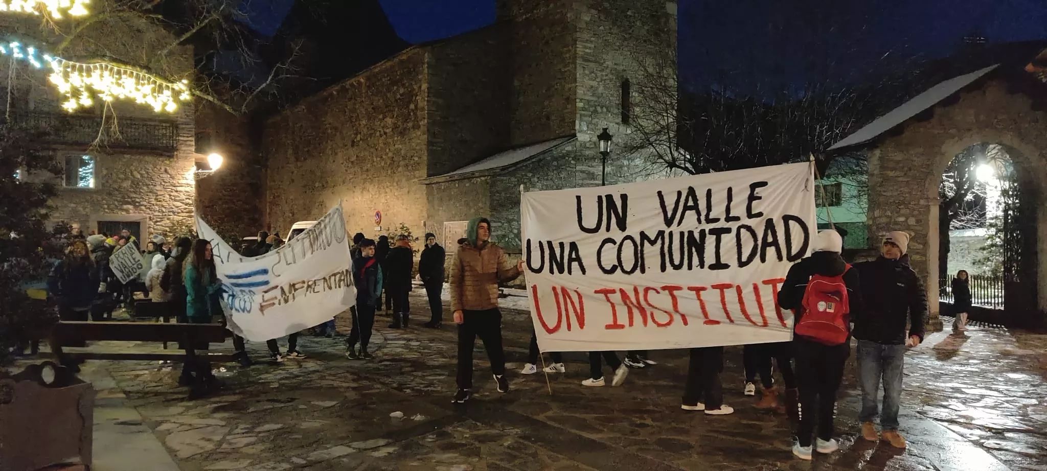 Nueva concentración en Benasque contra una nueva sección delegada del instituto.