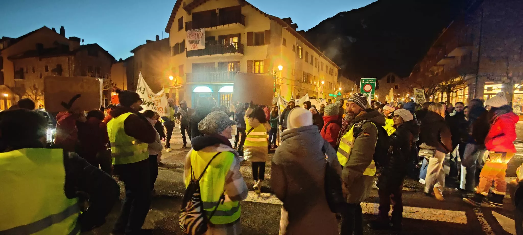 Nueva concentración en Benasque contra una nueva sección delegada del instituto.