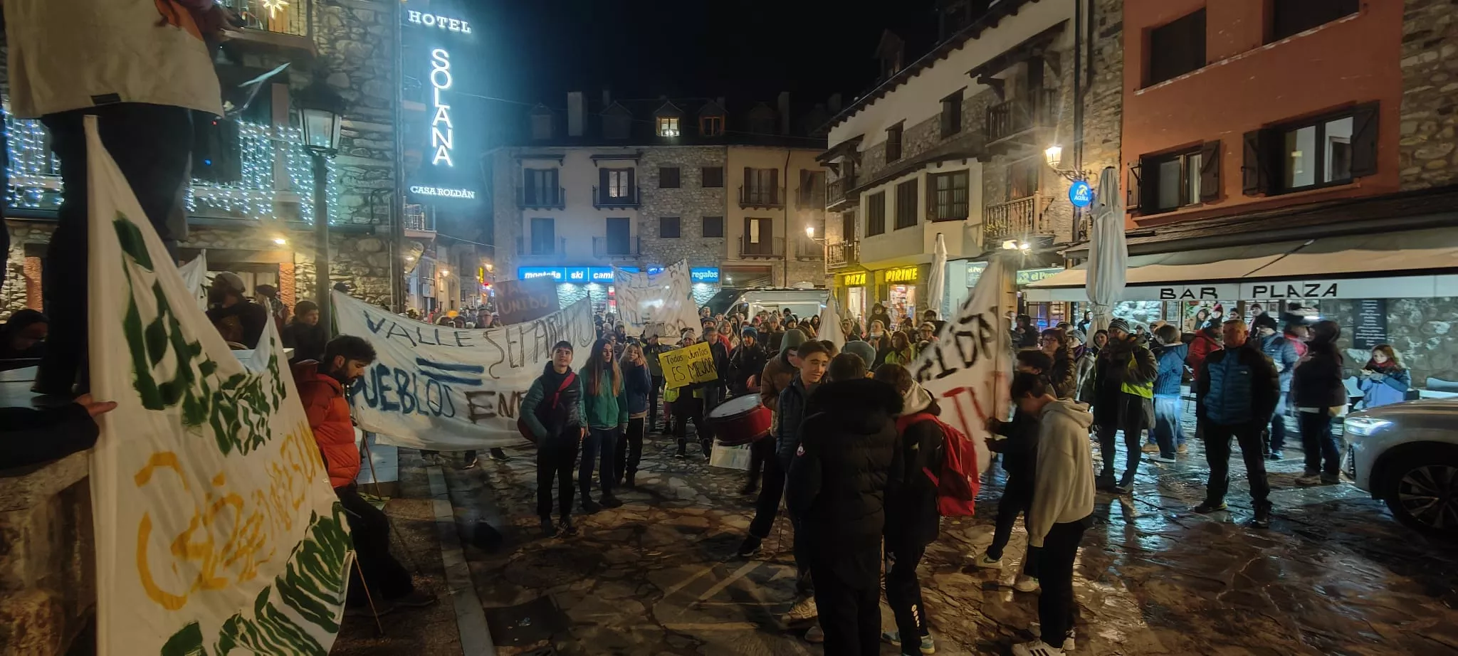 Nueva concentración en Benasque contra una nueva sección delegada del instituto.