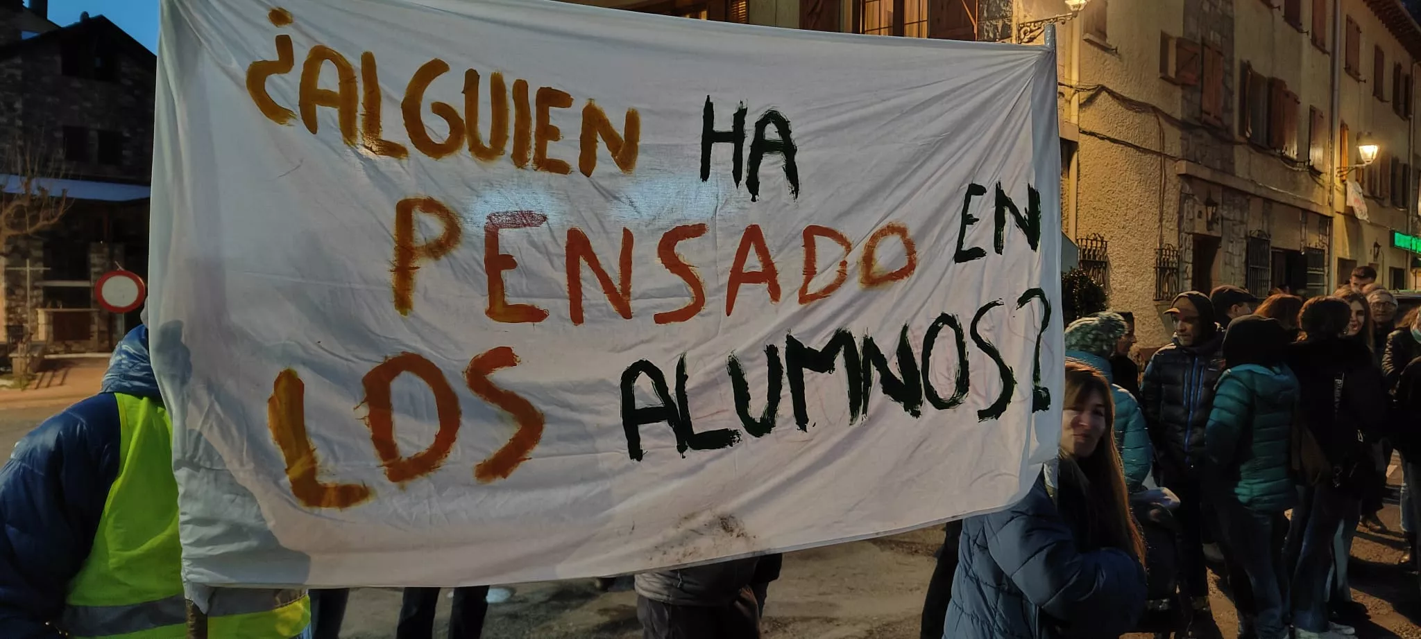 Nueva concentración en Benasque contra una nueva sección delegada del instituto.