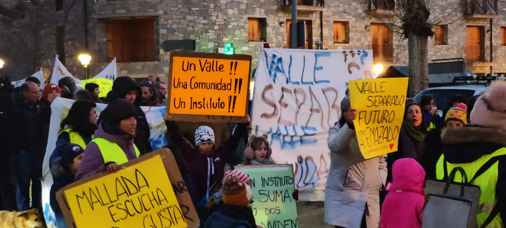 Nueva concentración en Benasque contra una nueva sección delegada del instituto.