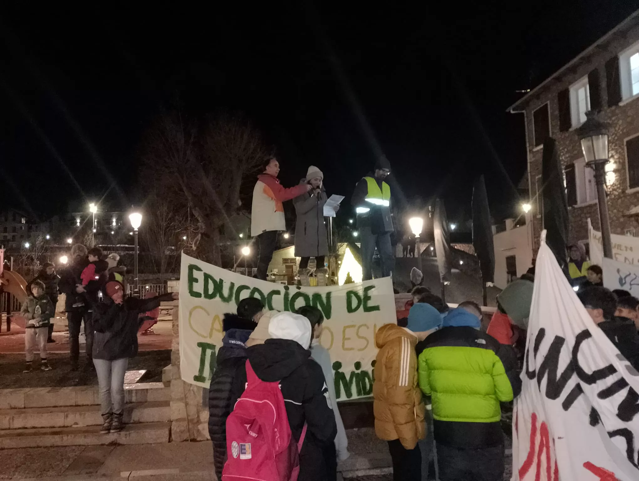 Nueva concentración en Benasque contra una nueva sección delegada del instituto.