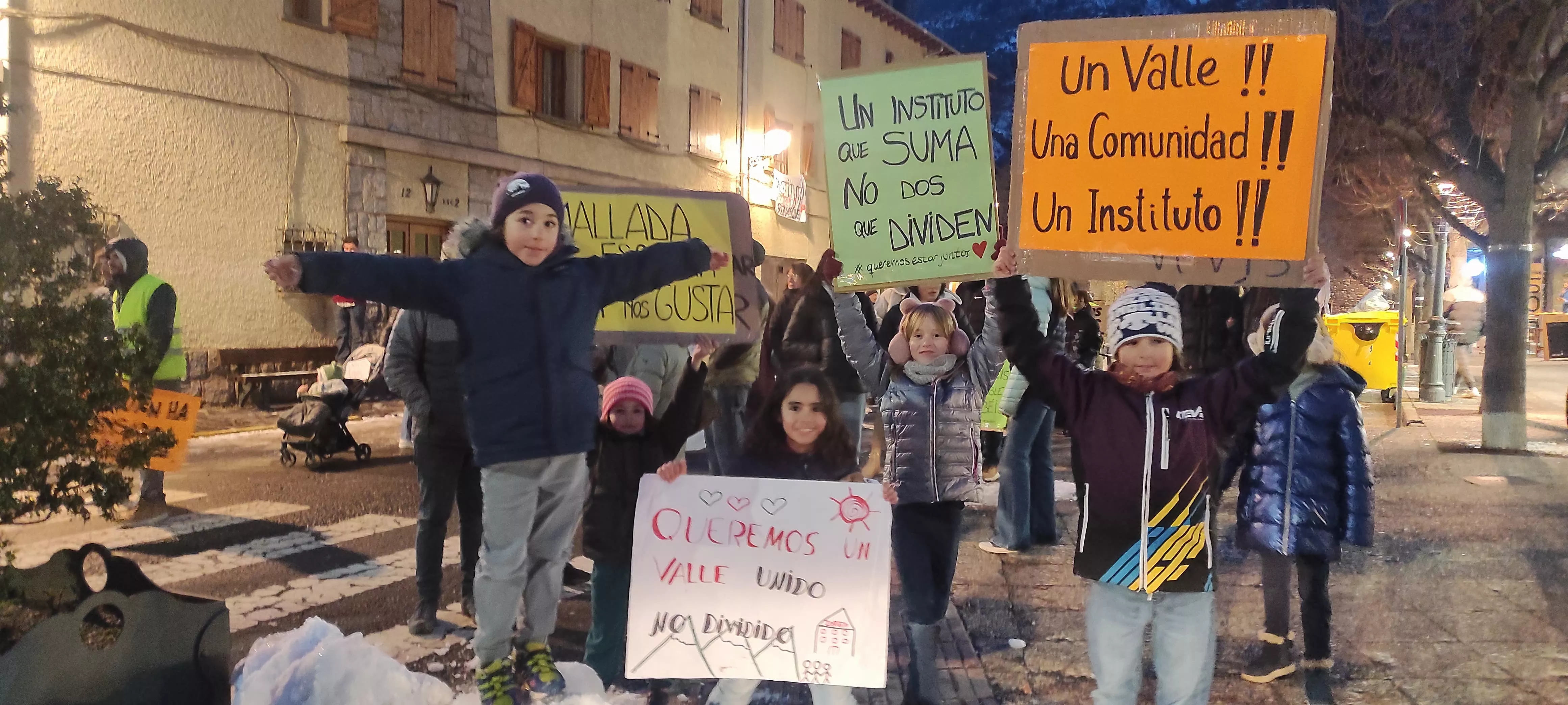 Nueva concentración en Benasque contra una nueva sección delegada del instituto.