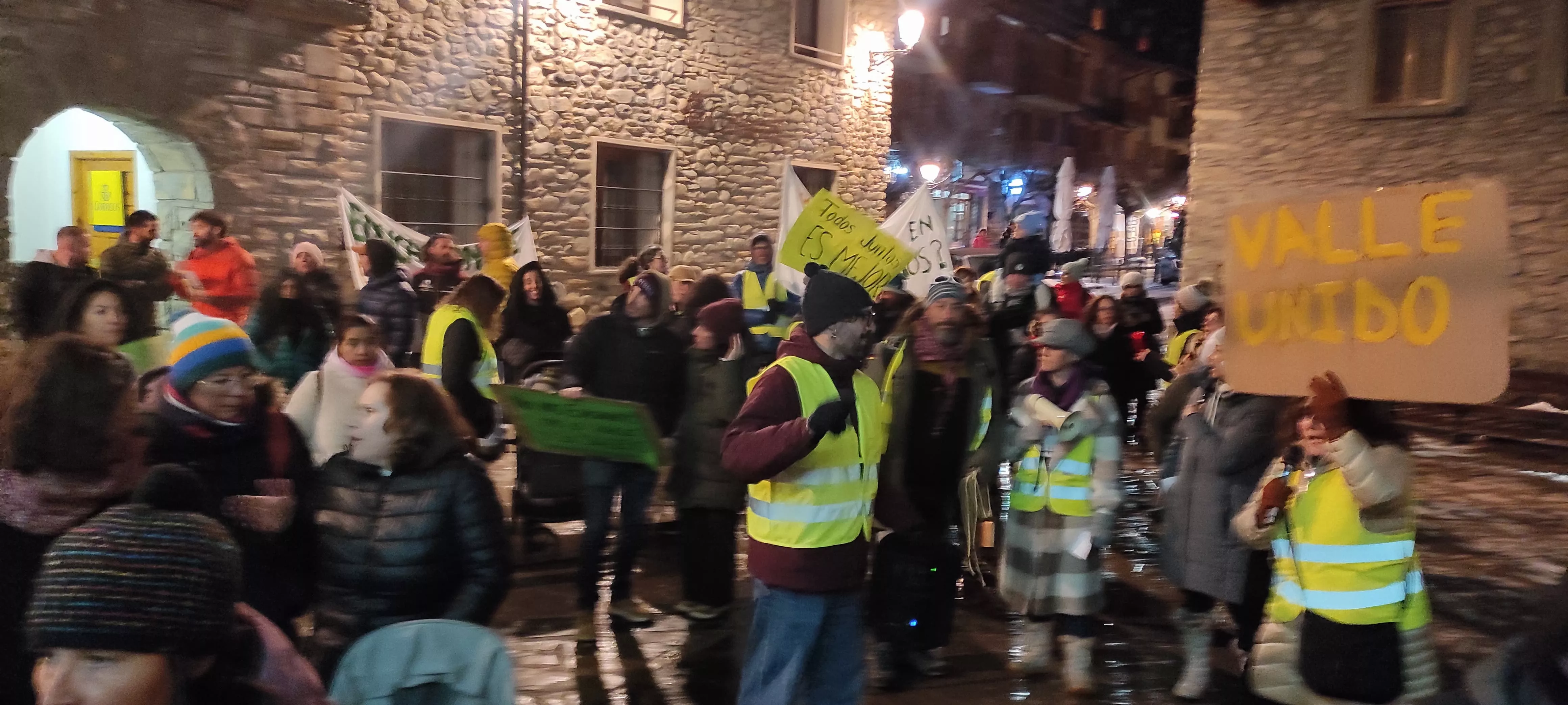 Nueva concentración en Benasque contra una nueva sección delegada del instituto.