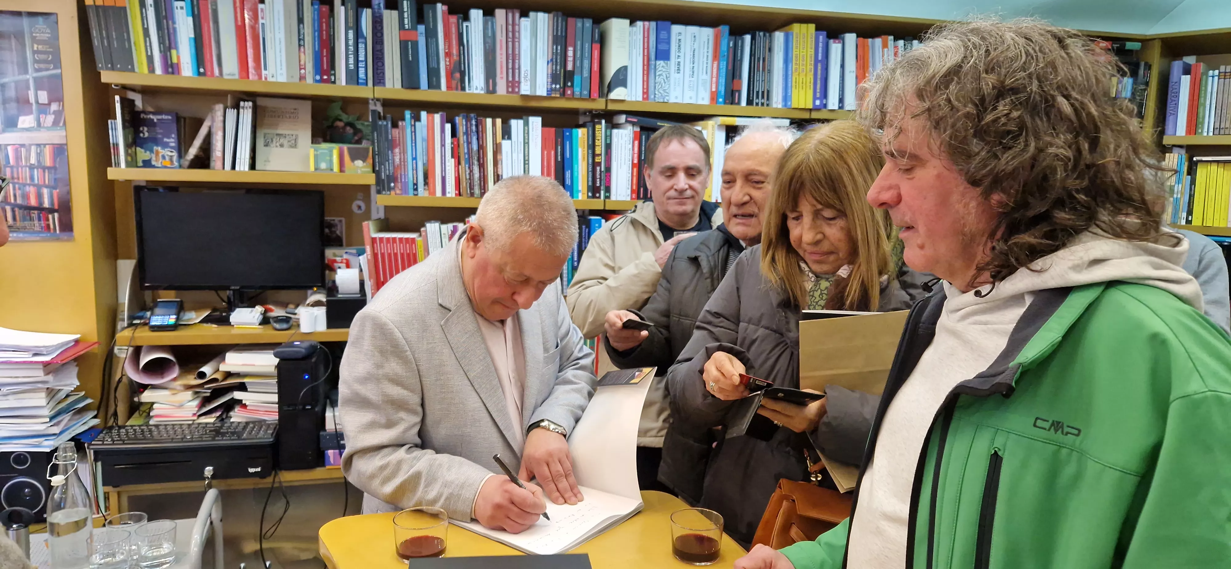 Presentación del libro Fuellas d' Abisinia de Chusé Inazio Nabarro. Foto Myriam Martínez