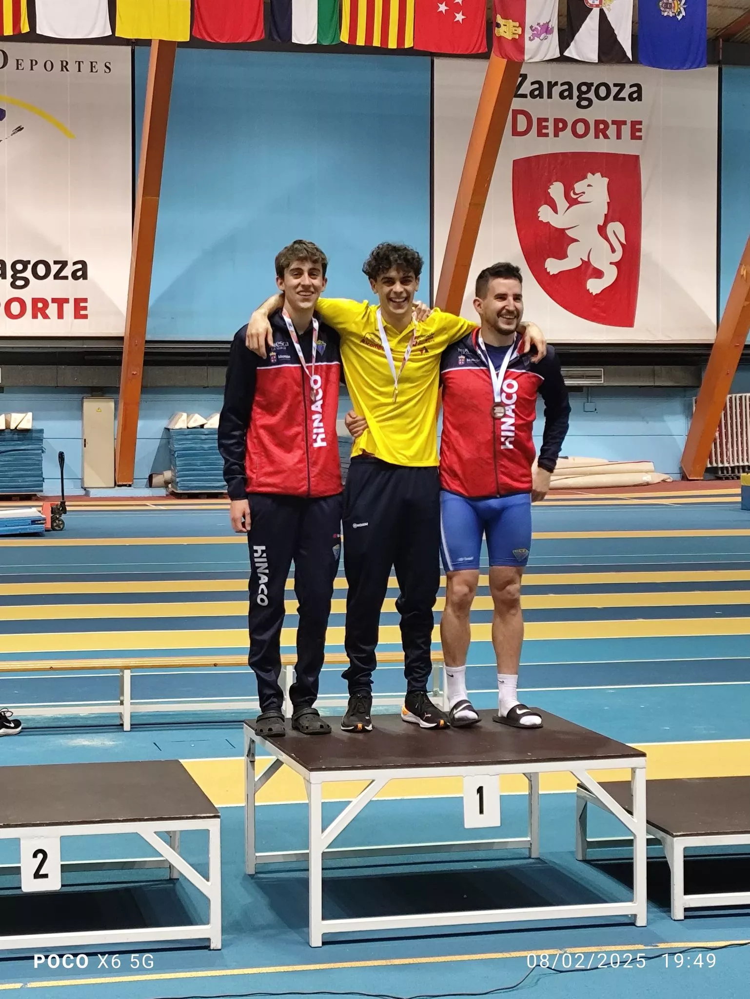 podio pértiga con Abel Oriach y Antón Baringo