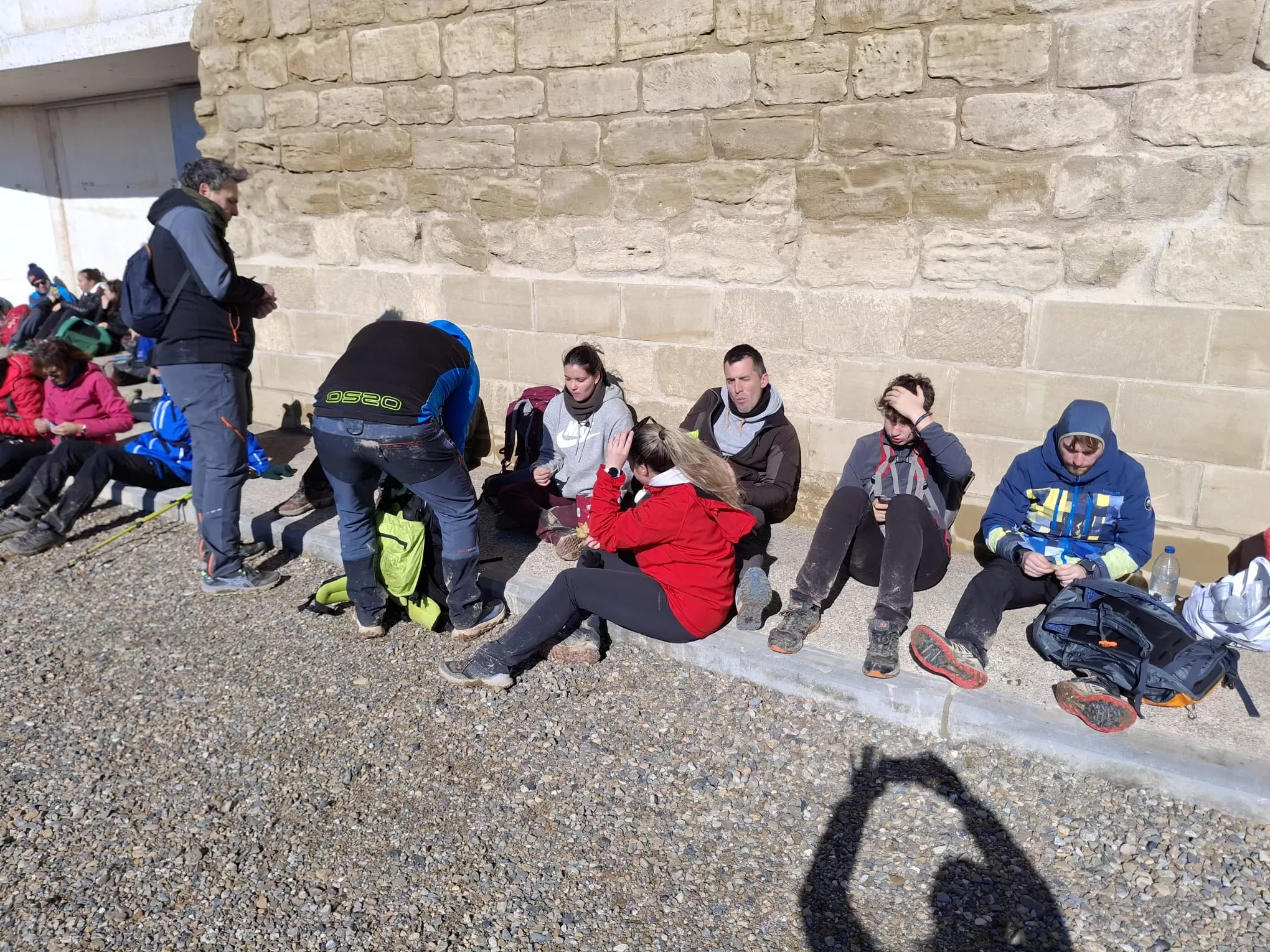 Peregrinos del cuarto entreno para la Javierada con 35 kilómetros bajo la aspiración de la Paciencia. Foto Felipe Munuera