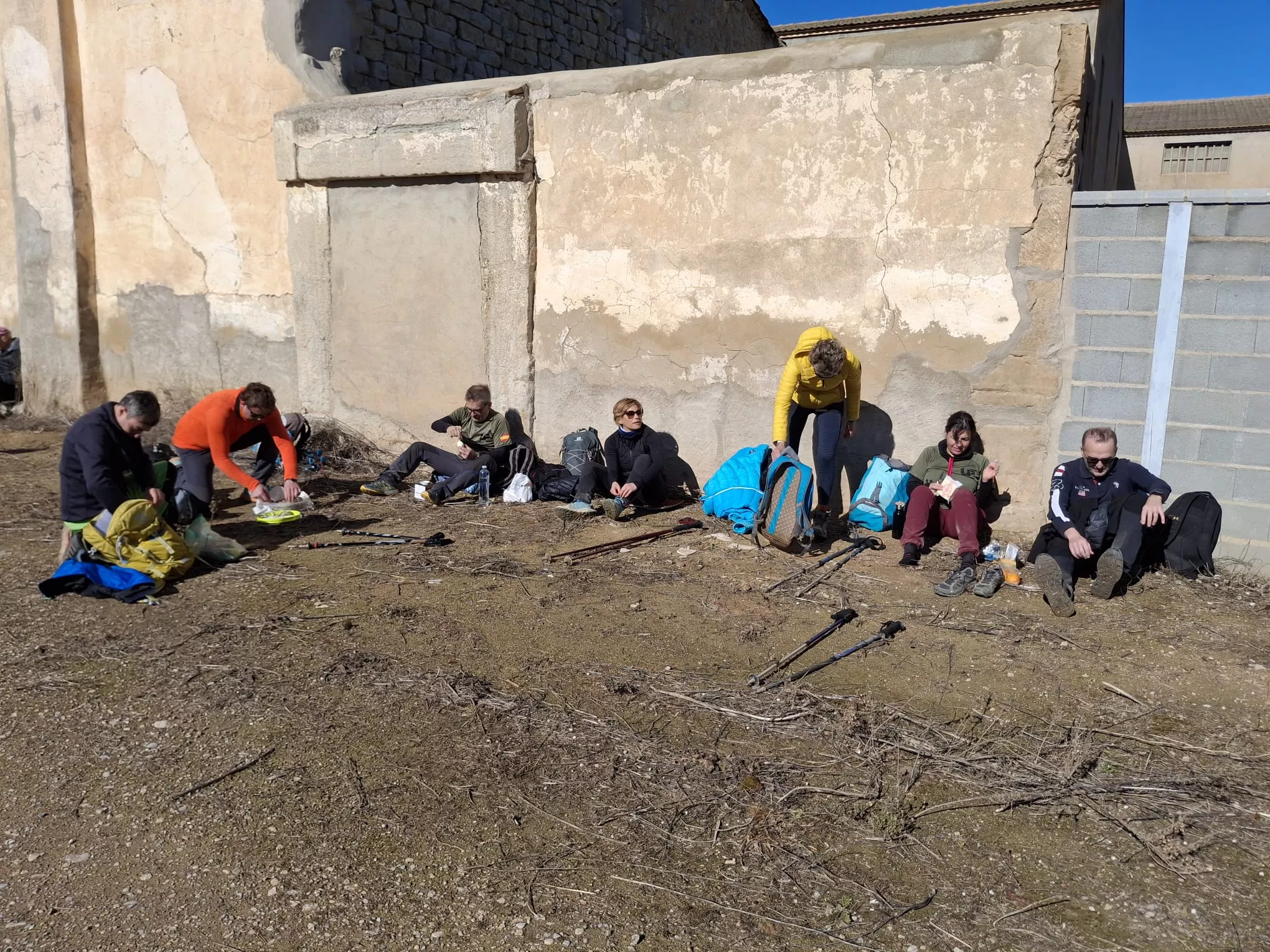 Peregrinos del cuarto entreno para la Javierada con 35 kilómetros bajo la aspiración de la Paciencia. Foto Felipe Munuera